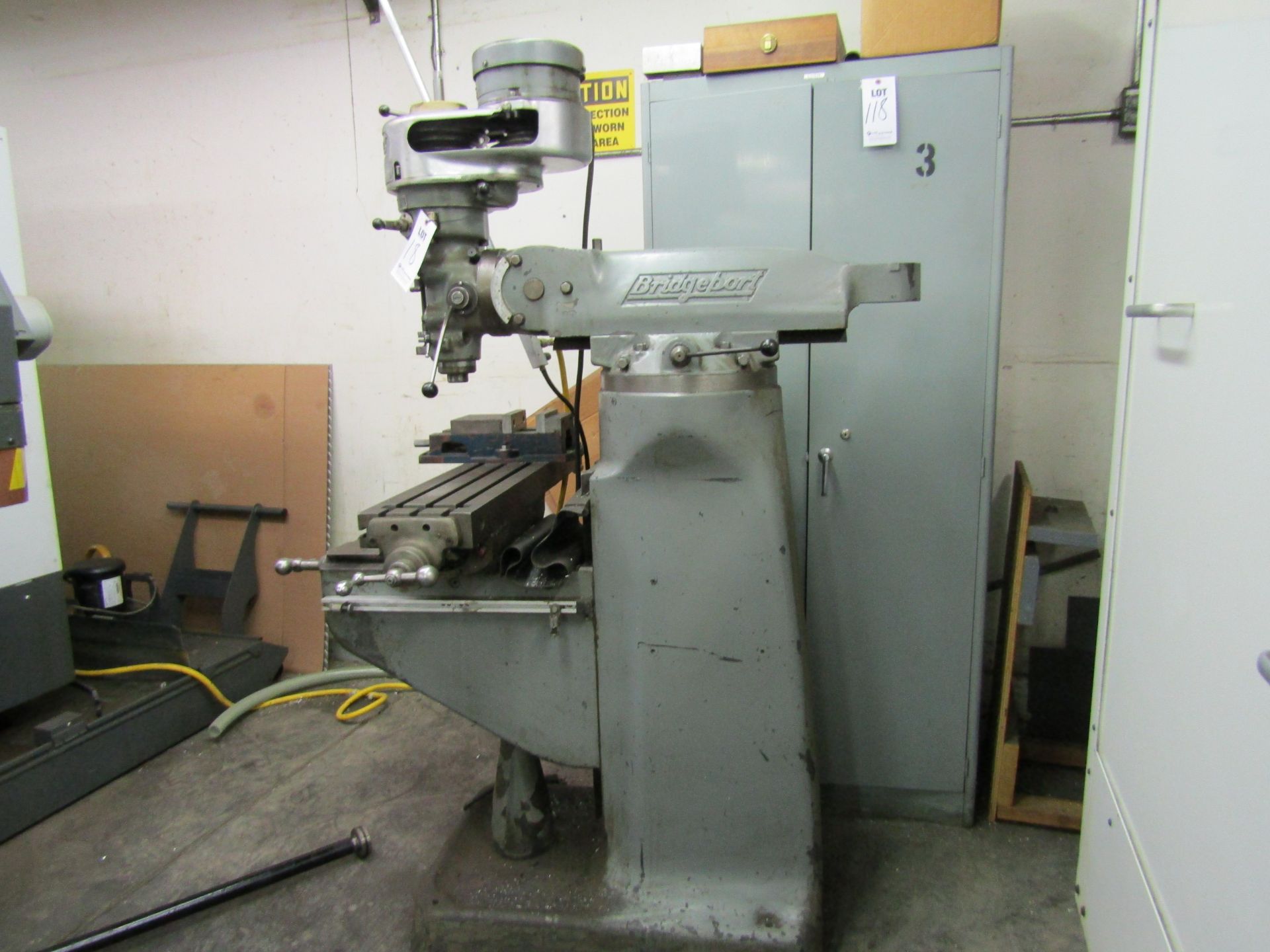 BRIDGEPORT VERTICAL MILLING MACHINE, J-HEAD 9"x42" TABLE, STEP PULLEY, 80-2720 RPM, 2-8 COLLET, 6" - Image 4 of 4