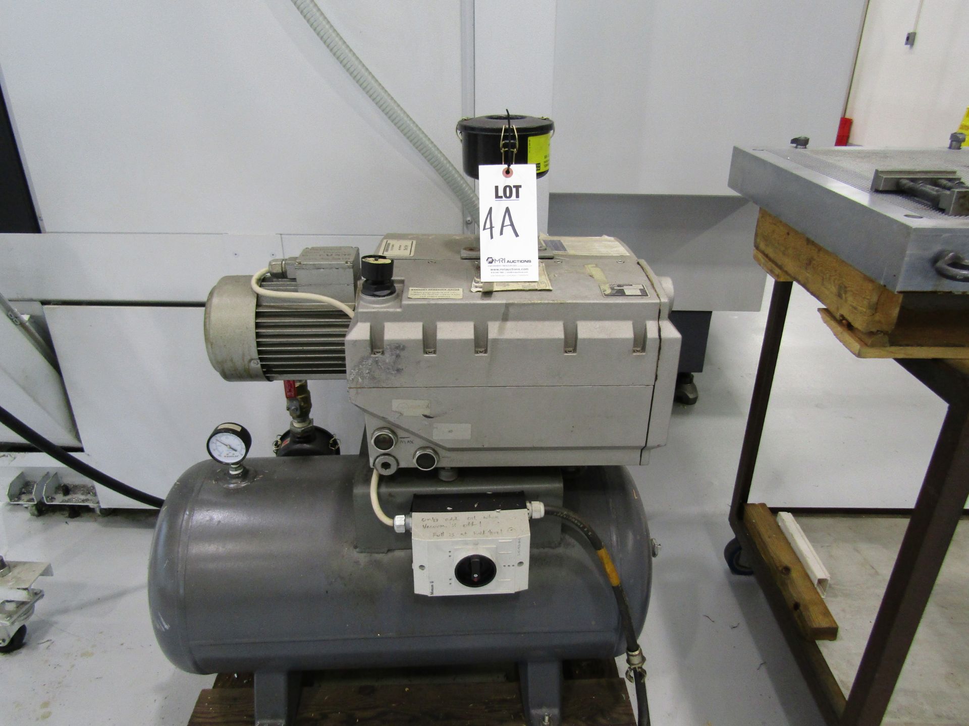 VACUUM PUMP WITH TANK, BECKER, TYPE: U 4.70.SA/K