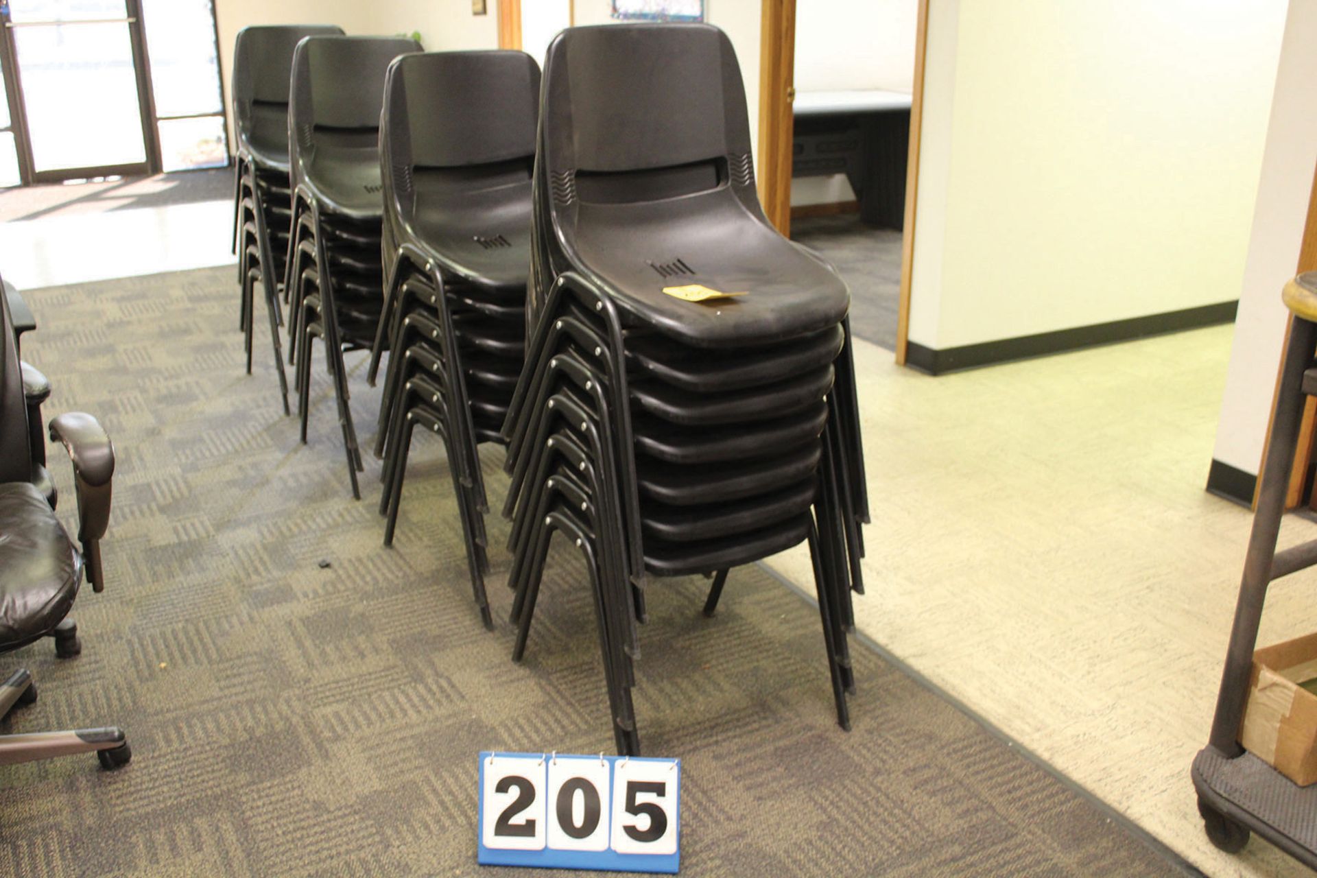 STACKABLE CHAIRS (X25)