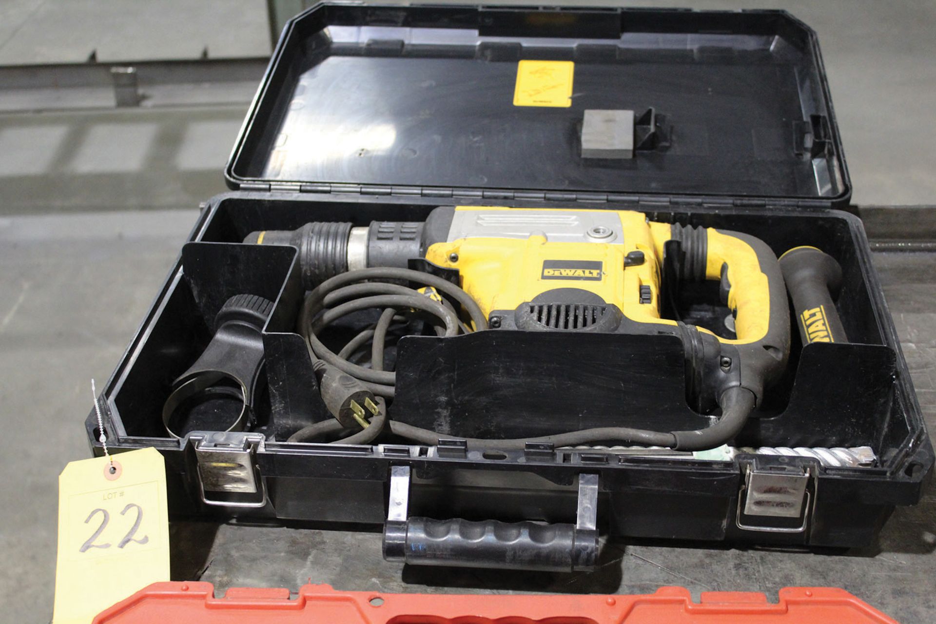 DEWALT 1/2'' ELECTRIC HAMMER DRILL