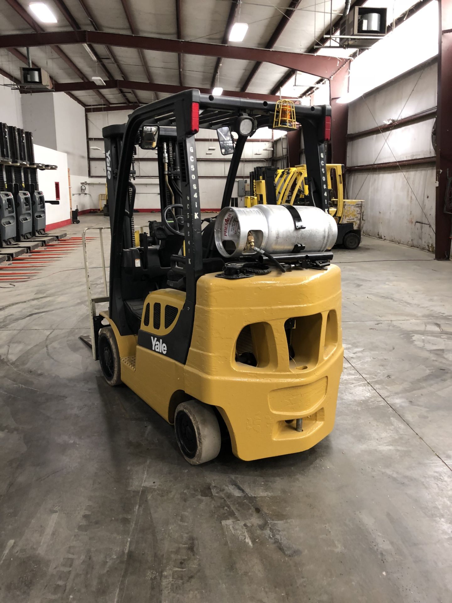 2012 YALE 5,000 LB. CAPACITY FORKLIFT; MODEL GLC050VX, LP, LEVER SHIFT, SOLID NON-MARKING TIRES, - Image 2 of 6