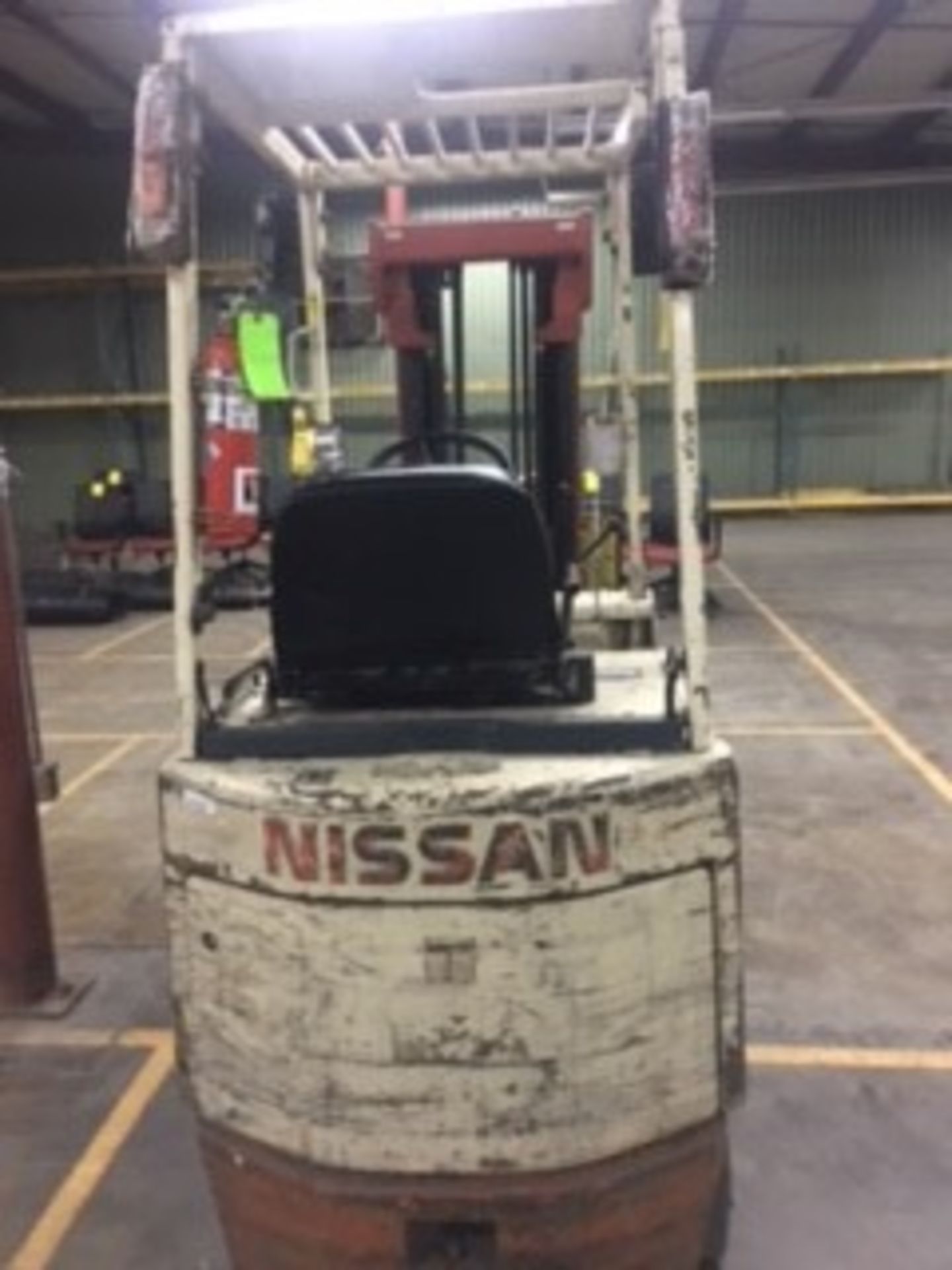 NISSAN 2,600 LB. CAPACITY FORKLIFT; MODEL ES, S/N C584458, CUSHION TIRE, MAX. LIFT HEIGHT 188'', - Image 7 of 9