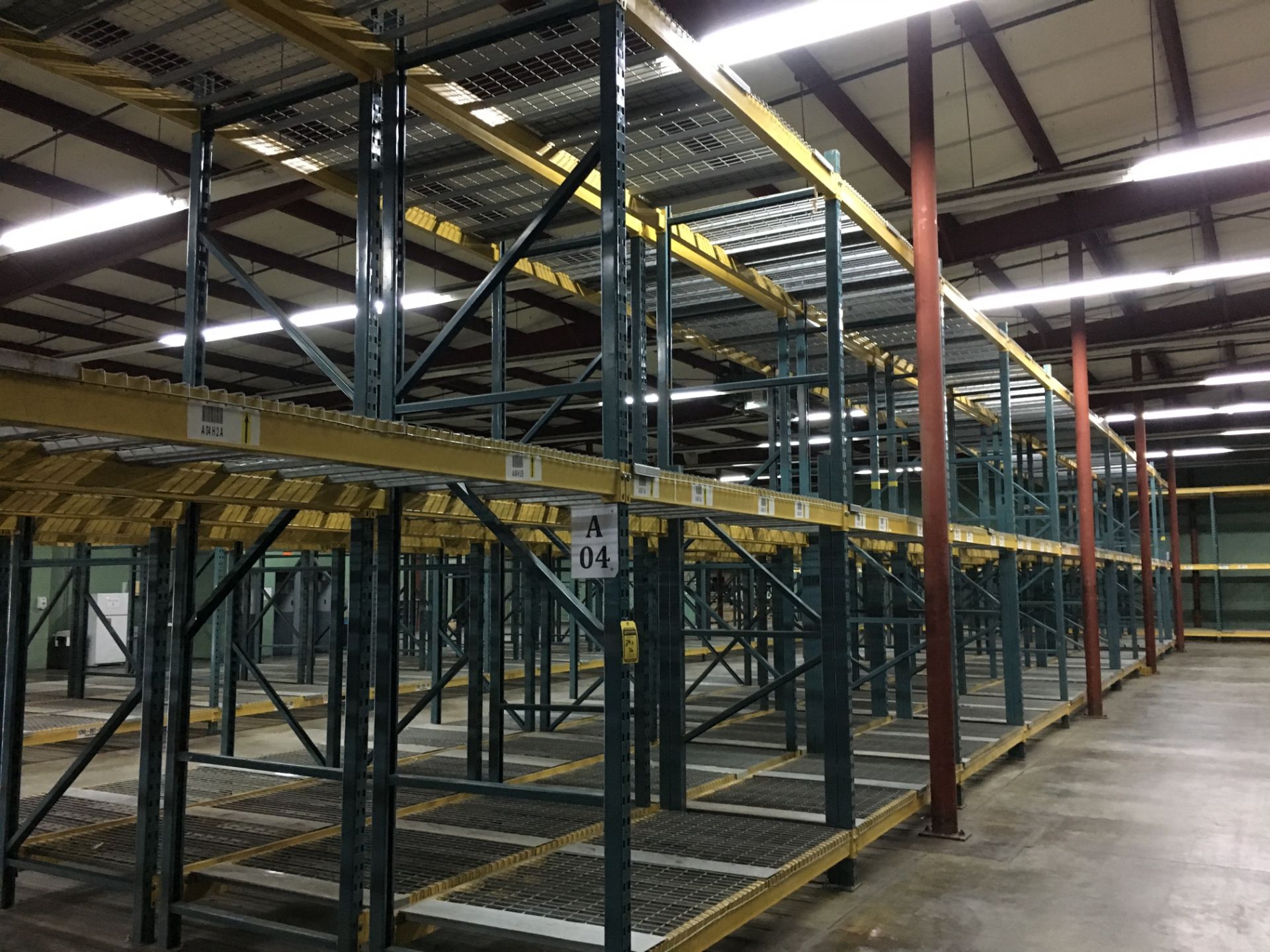 (38) SECTIONS OF UNARCO PALLET RACKING; CONSISTING OF (40) 168'' TALL X 48'' WIDE UPRIGHTS WITH 3" - Image 5 of 10