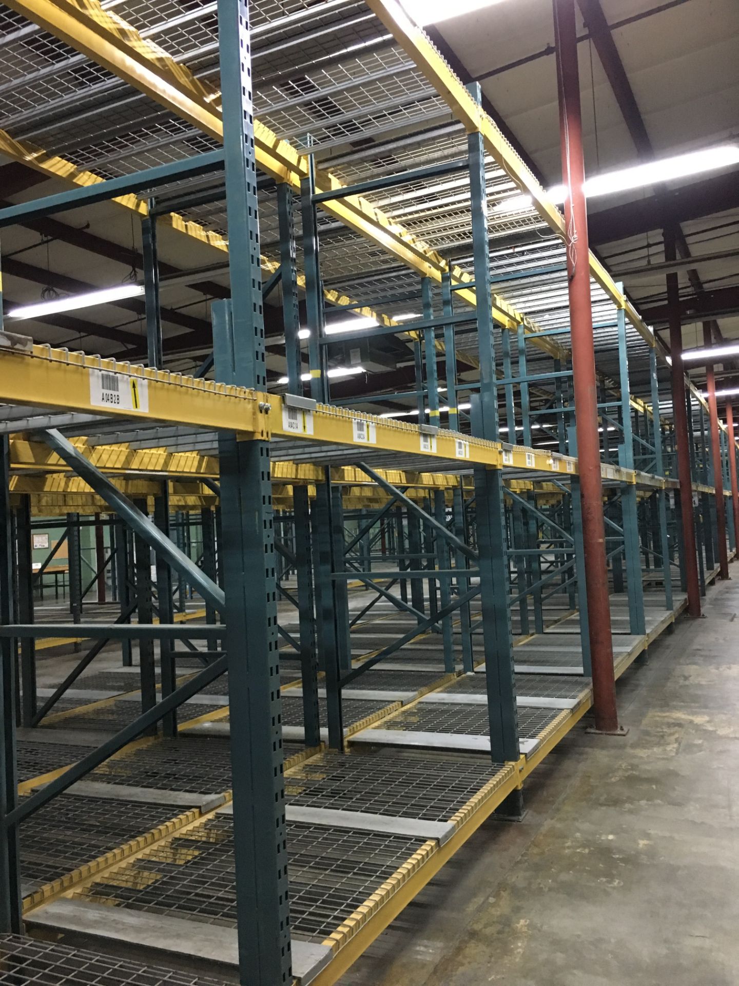 (38) SECTIONS OF UNARCO PALLET RACKING; CONSISTING OF (40) 168'' TALL X 48'' WIDE UPRIGHTS WITH 3" - Image 4 of 10