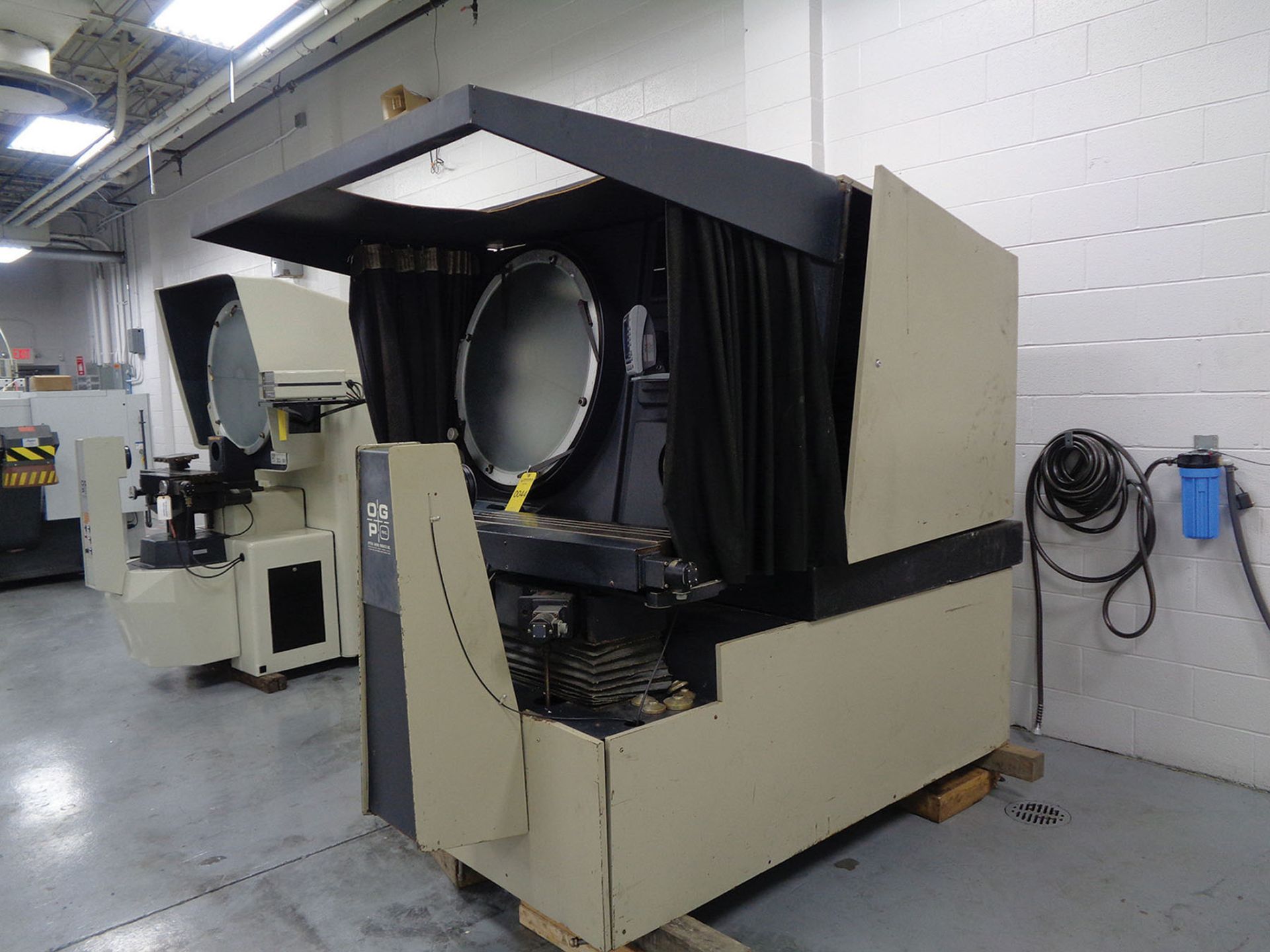 OPG OPTICOM QUALIFIER 30 OPTICAL COMPARATOR; QUADRA CHECK 200 PLC CONTROL, S/N 0Q300190 - Image 2 of 2