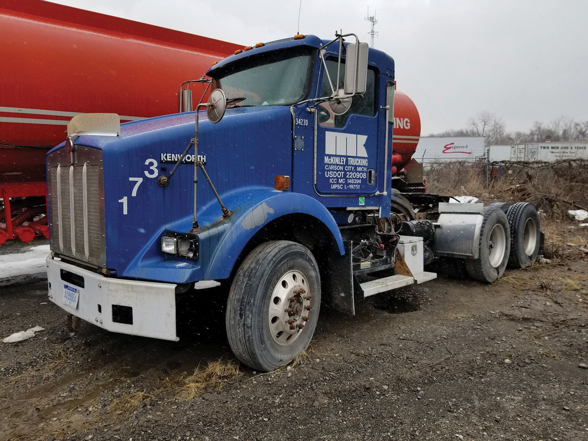 2006 KENWORTH T800 T/A TRUCK TRACTOR, DAY CAB, VIN 1XKDD49X36J126857, 205,613 MILES, EATON FULLER