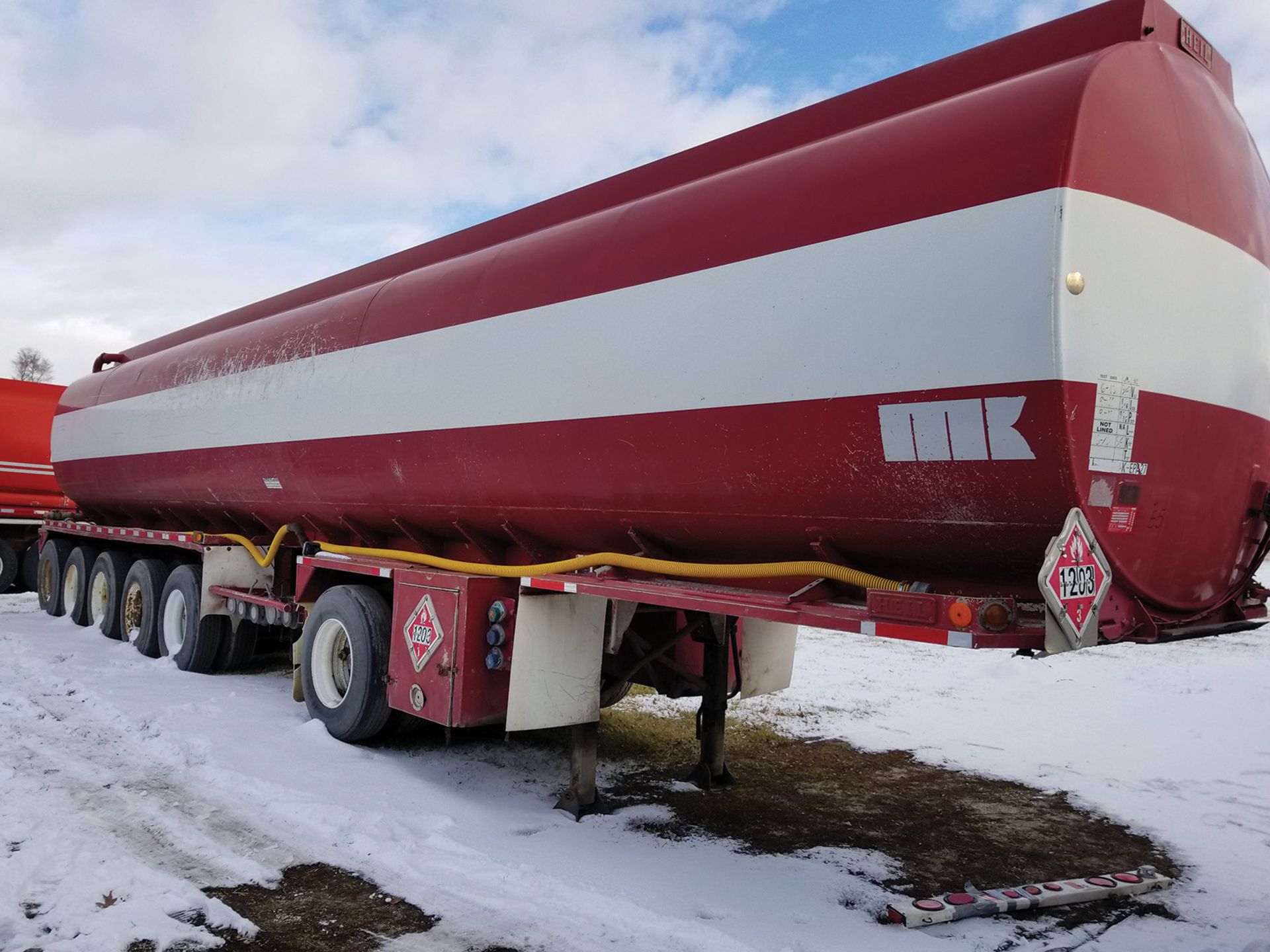 1990 HEIL 6-AXLE TANKER TRAILER, 13,400 GALLON CAPACITY, 5 COMPARTMENT, MC 306, VIN - Image 4 of 9