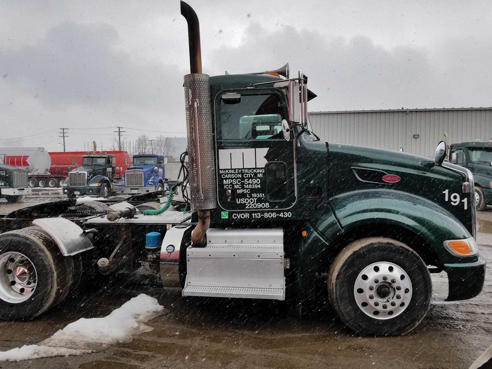 2011 PETERBILT 386 T/A TRUCK TRACTOR, DAY CAB, VIN 1XPHD49X7BD126218, 429,800 MILES, EATON 13- - Image 3 of 6