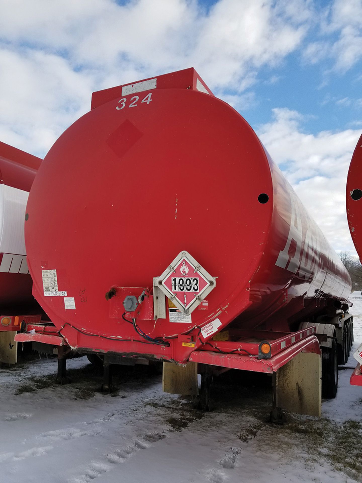 1996 FRUEHAUF 6-AXLE TANKER TRAILER, 13,800 GALLON CAPACITY, 5 COMPARTMENT, DOT 406, VIN