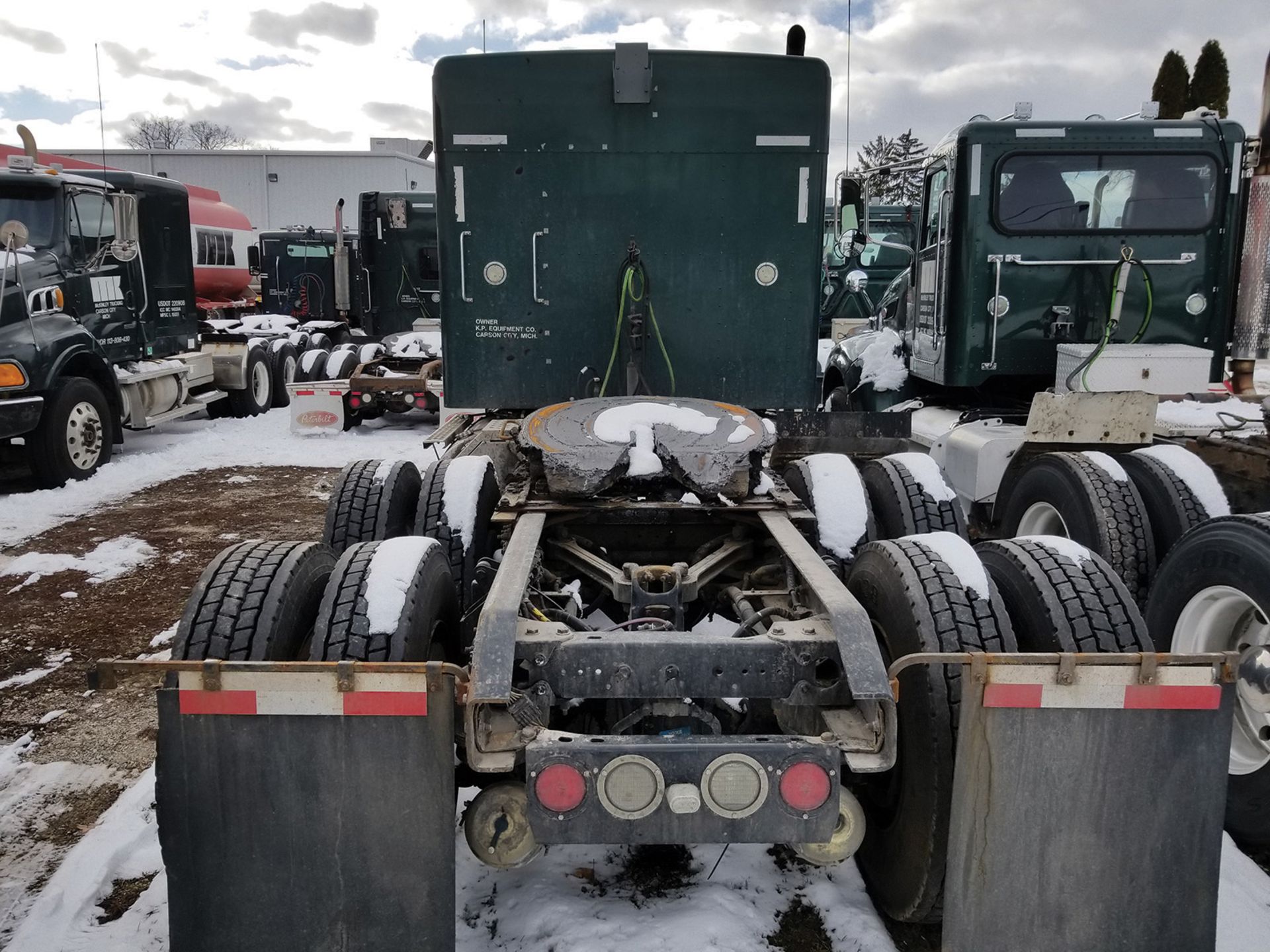 2011 KENWORTH T800 T/A TRUCK TRACTOR, SLEEPER CAB, VIN 1XKDD49X0BJ290724, 613,457 MILES, EATON - Image 6 of 13