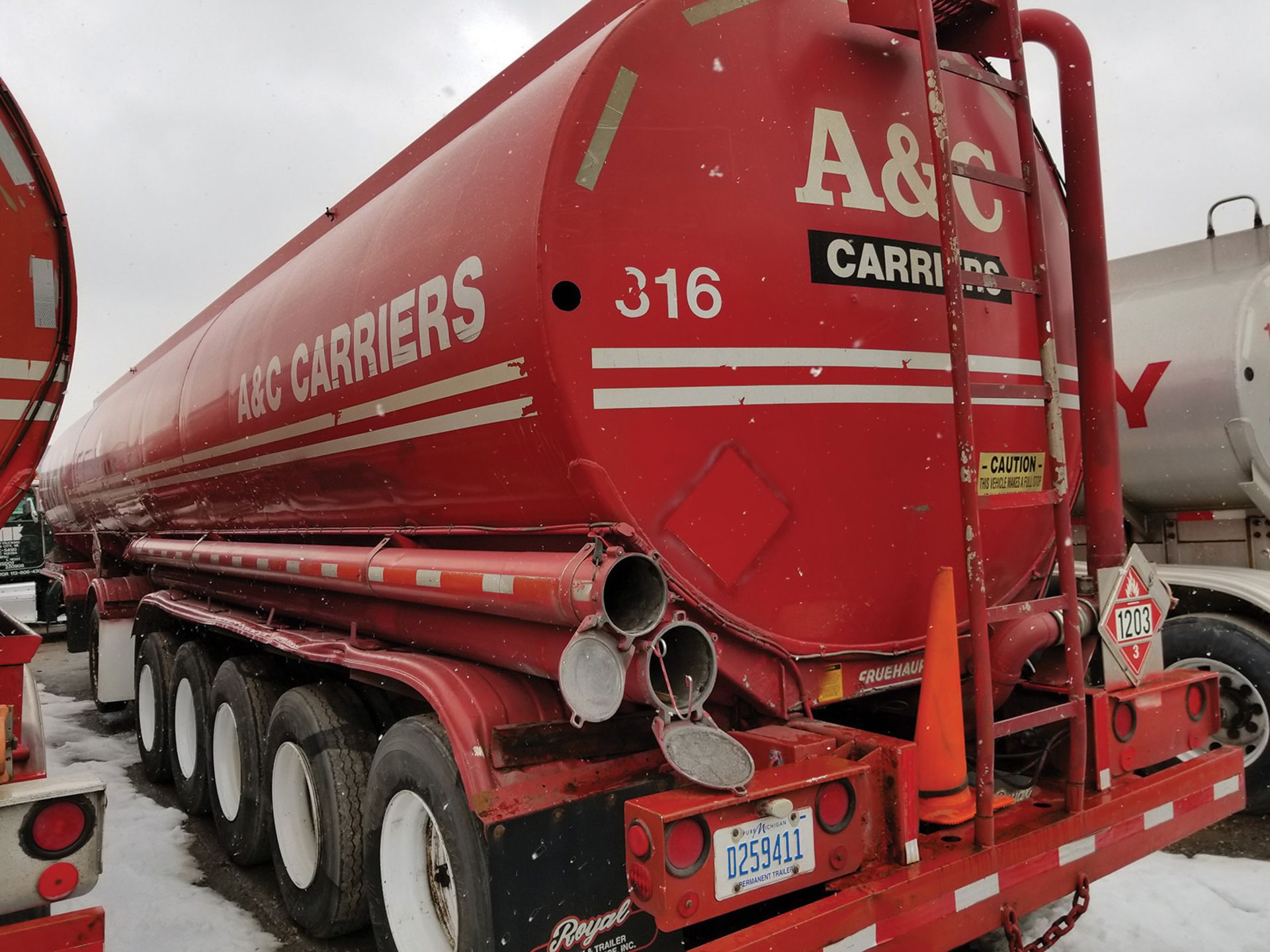 1996 FRUEHAUF 6-AXLE TANKER TRAILER, 13,800 GALLON CAPACITY, 5 COMPARTMENT, DOT 406, VIN - Image 6 of 8