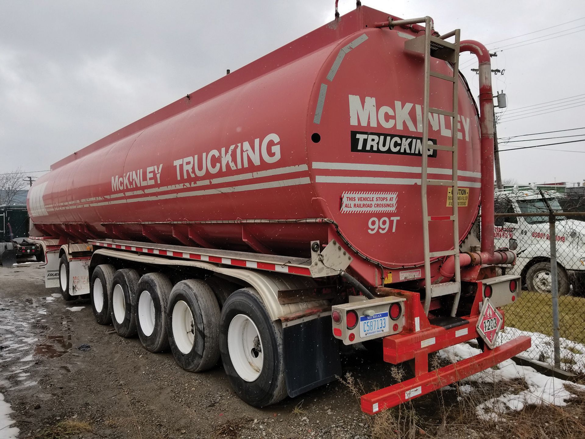 2000 FRUEHAUF 6-AXLE TANKER TRAILER, 13,400 GALLON CAPACITY, 5 COMPARTMENT, DOT 406, VIN - Image 3 of 8