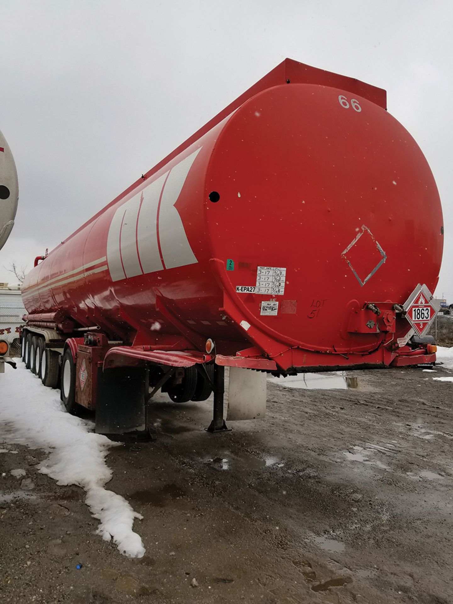 1991 FRUEHAUF 6-AXLE TANKER TRAILER, 13,400 GALLON CAPACITY, 5 COMPARTMENT, DOT 406, VIN