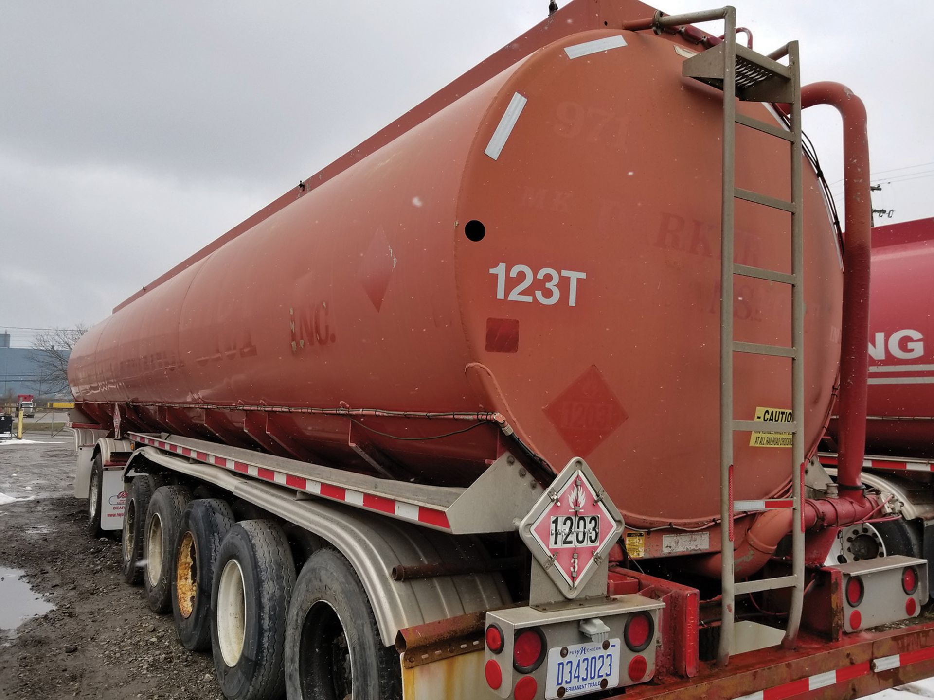 1997 FRUEHAUF 6-AXLE TANKER TRAILER, 13,400 GALLON CAPACITY, 5 COMPARTMENT, DOT 306, VIN - Image 7 of 9