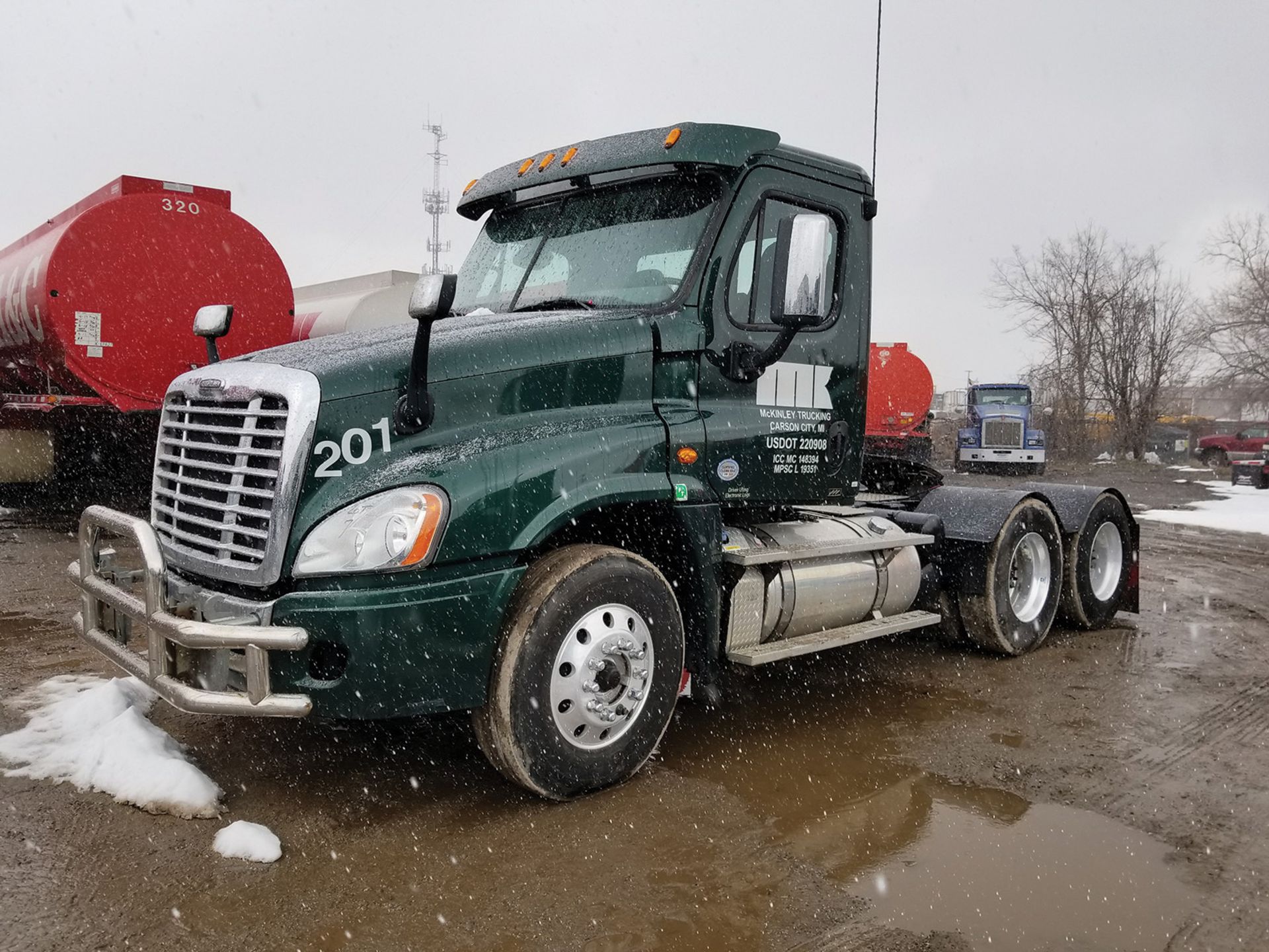 2015 FREIGHTLINER CASCADIA T/A TRUCK TRACTOR, DAY CAB, VIN 3AKJGED51FSGM1605, 265,925 MILES, EATON