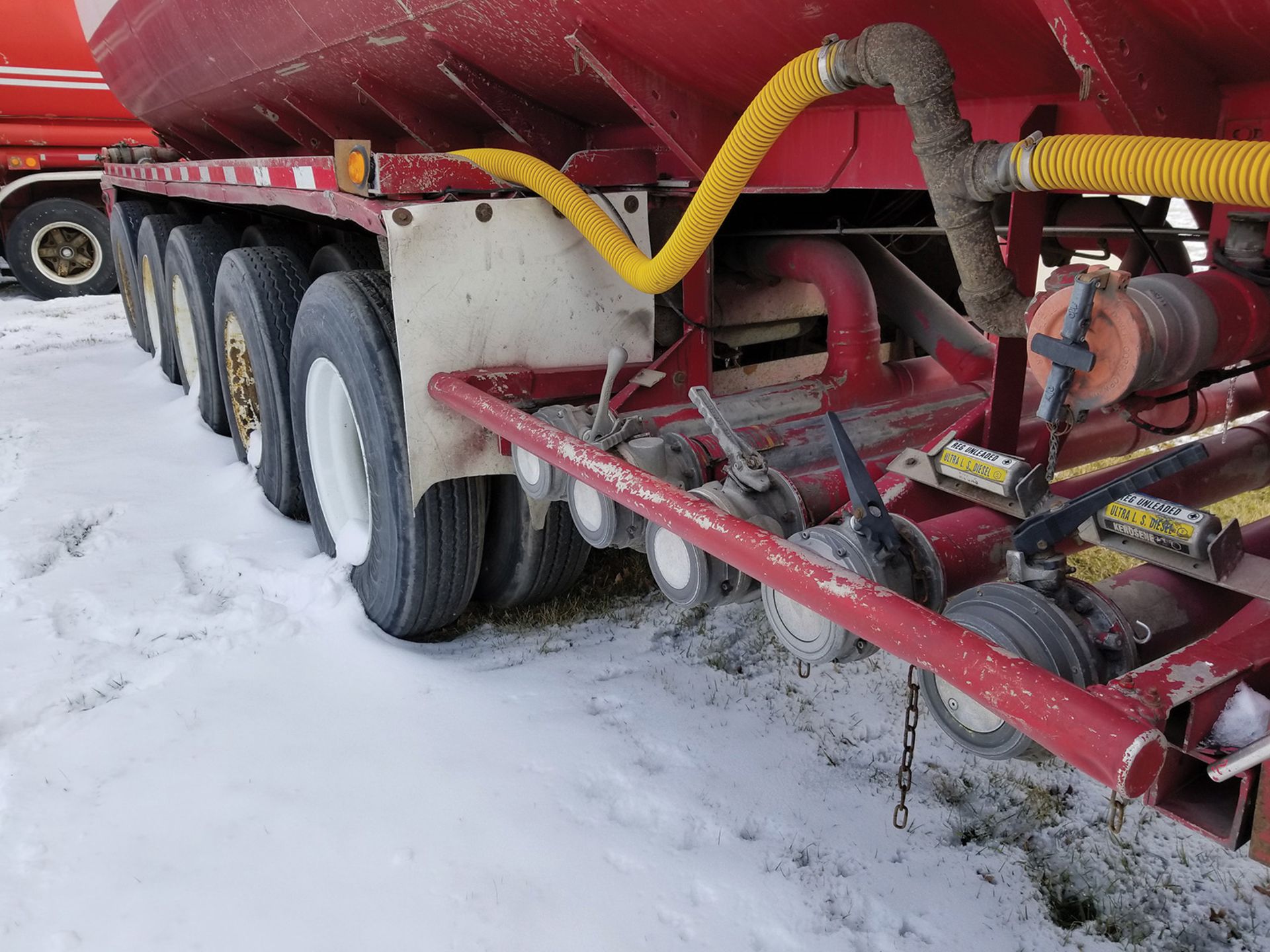 1990 HEIL 6-AXLE TANKER TRAILER, 13,400 GALLON CAPACITY, 5 COMPARTMENT, MC 306, VIN - Image 3 of 9