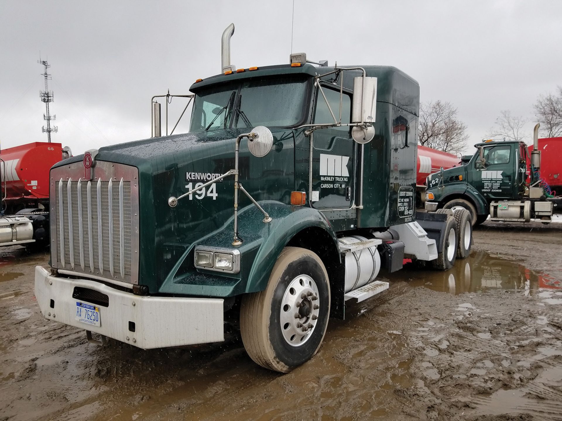 2012 KENWORTH T800 T/A TRUCK TRACTOR, SLEEPER CAB, VIN 1XKDD49X1CJ332092, 388,951 MILES, 12,282