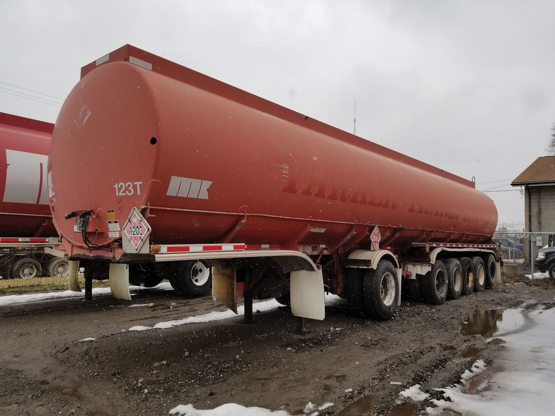 1997 FRUEHAUF 6-AXLE TANKER TRAILER, 13,400 GALLON CAPACITY, 5 COMPARTMENT, DOT 306, VIN