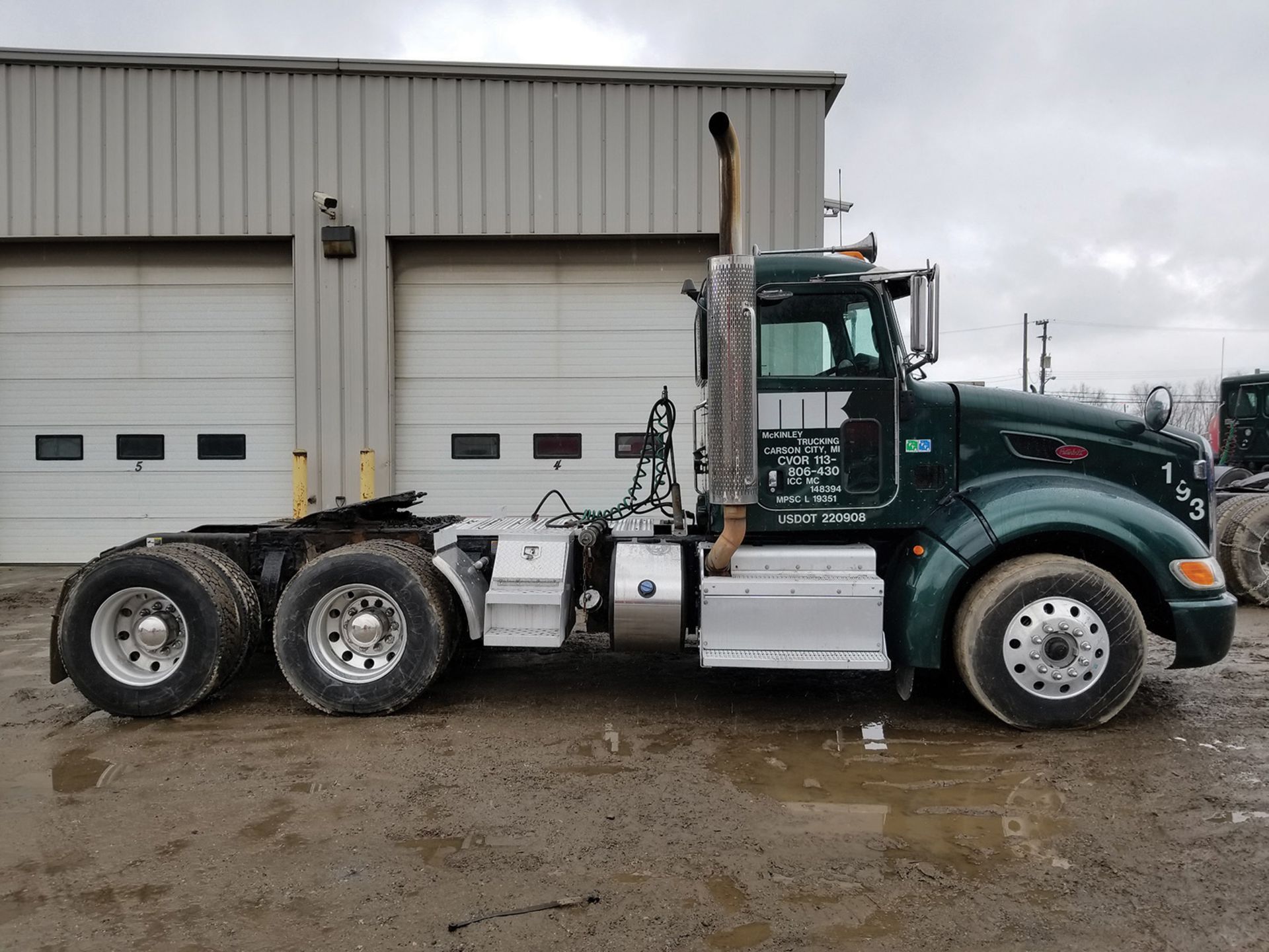 2012 PETERBILT 386 T/A TRUCK TRACTOR, DAY CAB, VIN 1XPHD49X2CD169169, 445,665 MILES, EATON 13- - Image 2 of 7