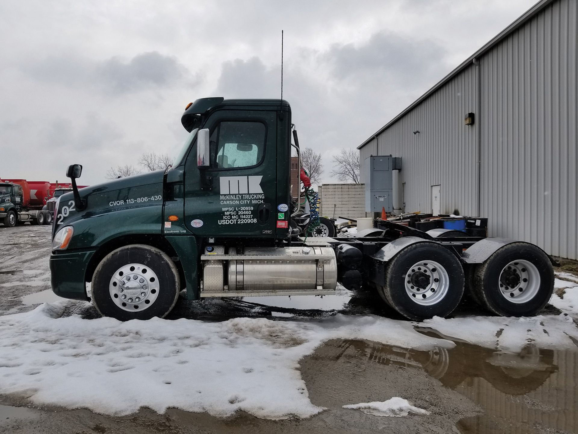 2016 FREIGHTLINER CASCADIA T/A TRUCK TRACTOR, DAY CAB, VIN 3AKJGED55GSHA5254, 190,585 MILES, EATON