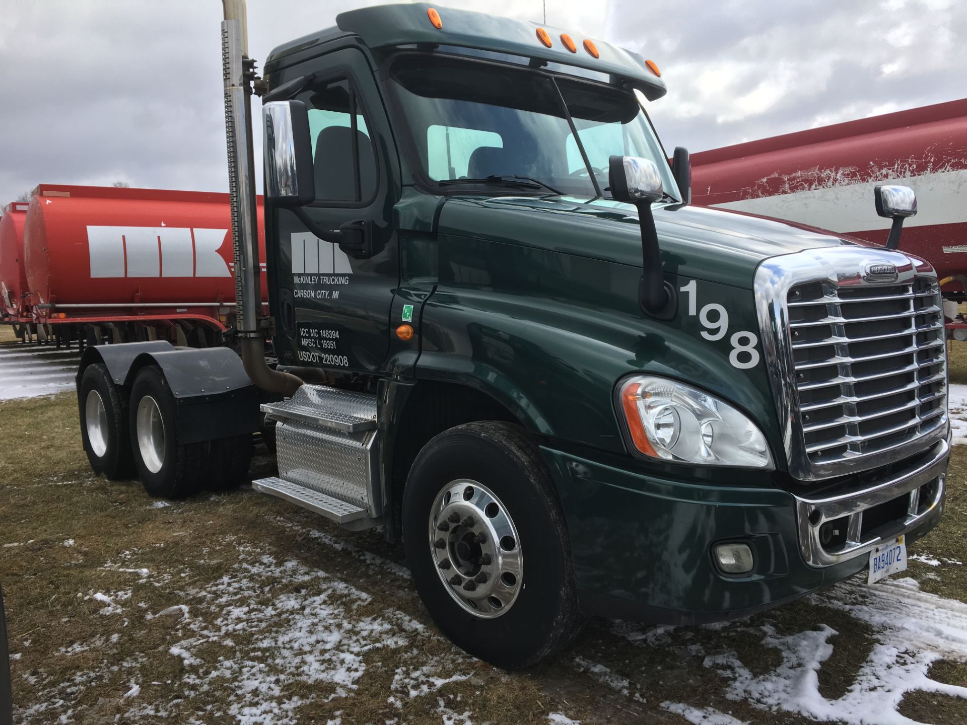 2013 FREIGHTLINER CASCADIA T/A TRUCK TRACTOR, DAY CAB, VIN 3AKJGEDRXDSFF9450, 399,428 MILES, EATON - Image 3 of 9