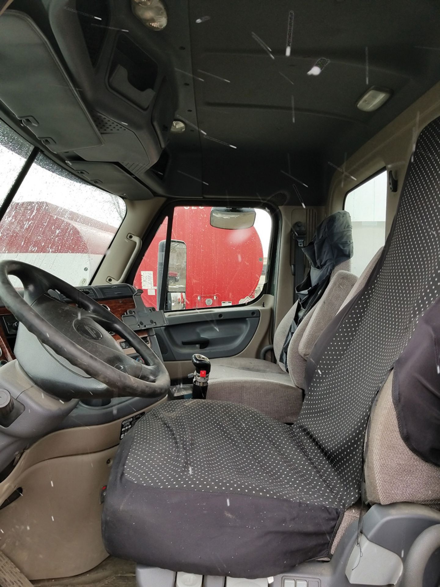 2015 FREIGHTLINER CASCADIA T/A TRUCK TRACTOR, DAY CAB, VIN 3AKJGED51FSGM1605, 265,925 MILES, EATON - Image 6 of 7