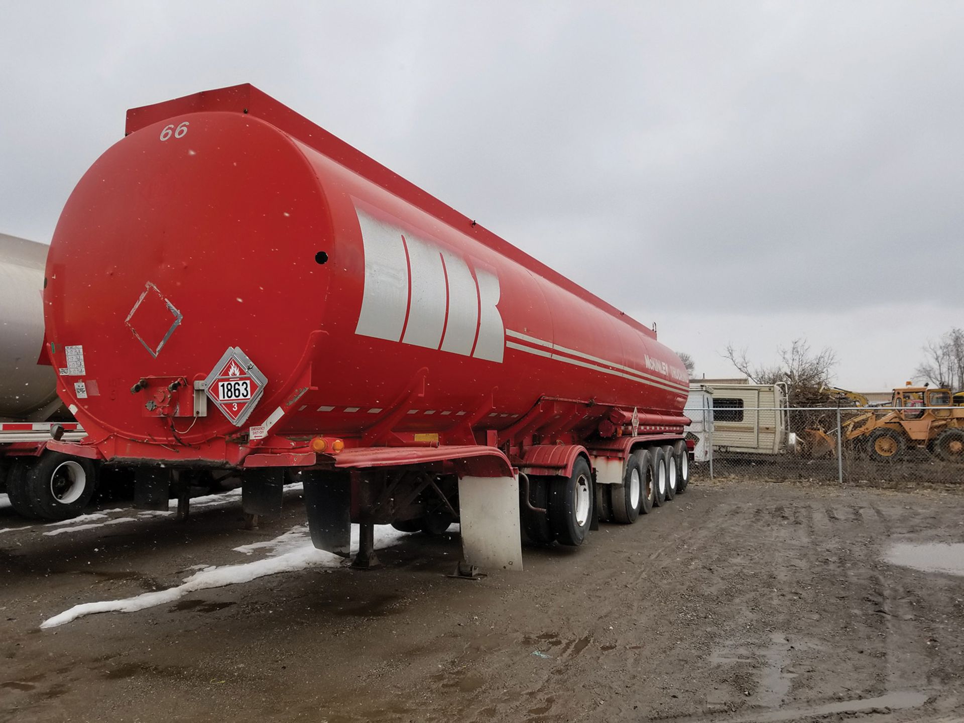 1991 FRUEHAUF 6-AXLE TANKER TRAILER, 13,400 GALLON CAPACITY, 5 COMPARTMENT, DOT 406, VIN - Image 2 of 9