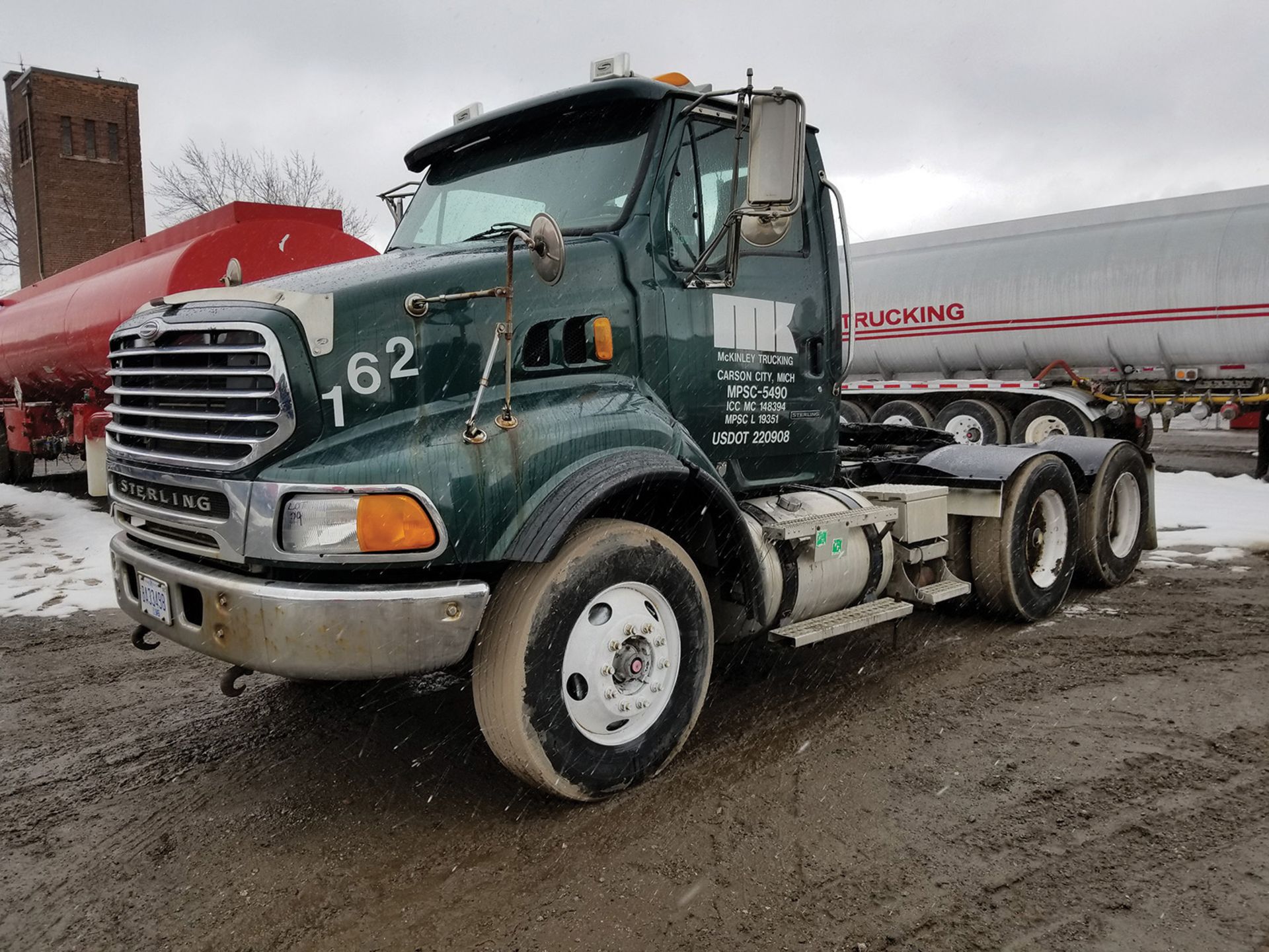 2005 STERLING LT9513 T/A TRUCK TRACTOR, DAY CAB, VIN 2FWJAZCVX5AN69883, 852,110 MILES, 23,500 HOURS,