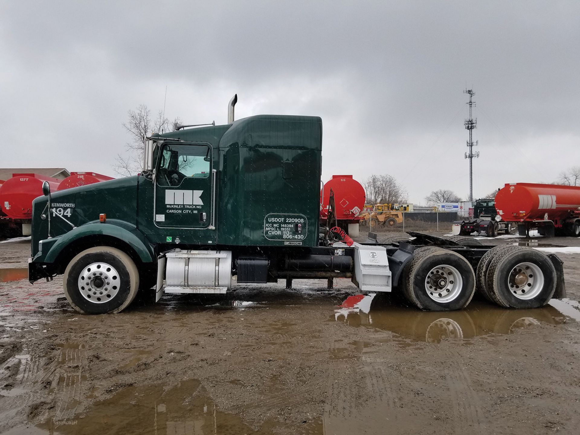 2012 KENWORTH T800 T/A TRUCK TRACTOR, SLEEPER CAB, VIN 1XKDD49X1CJ332092, 388,951 MILES, 12,282 - Image 3 of 10