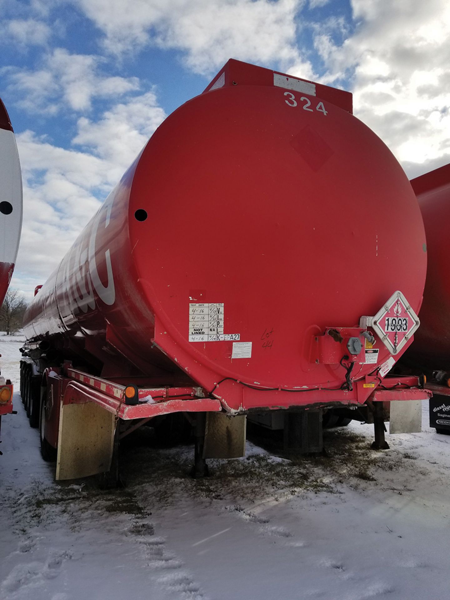 1996 FRUEHAUF 6-AXLE TANKER TRAILER, 13,800 GALLON CAPACITY, 5 COMPARTMENT, DOT 406, VIN - Image 2 of 8