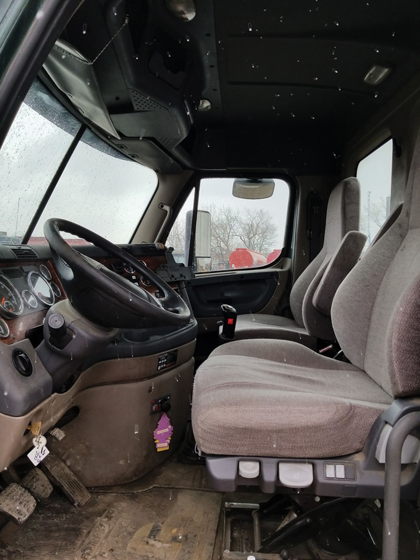 2015 FREIGHTLINER CASCADIA T/A TRUCK TRACTOR, DAY CAB, VIN 3AKJGED5XFSGM1604, 226,053 MILES, EATON - Image 5 of 6