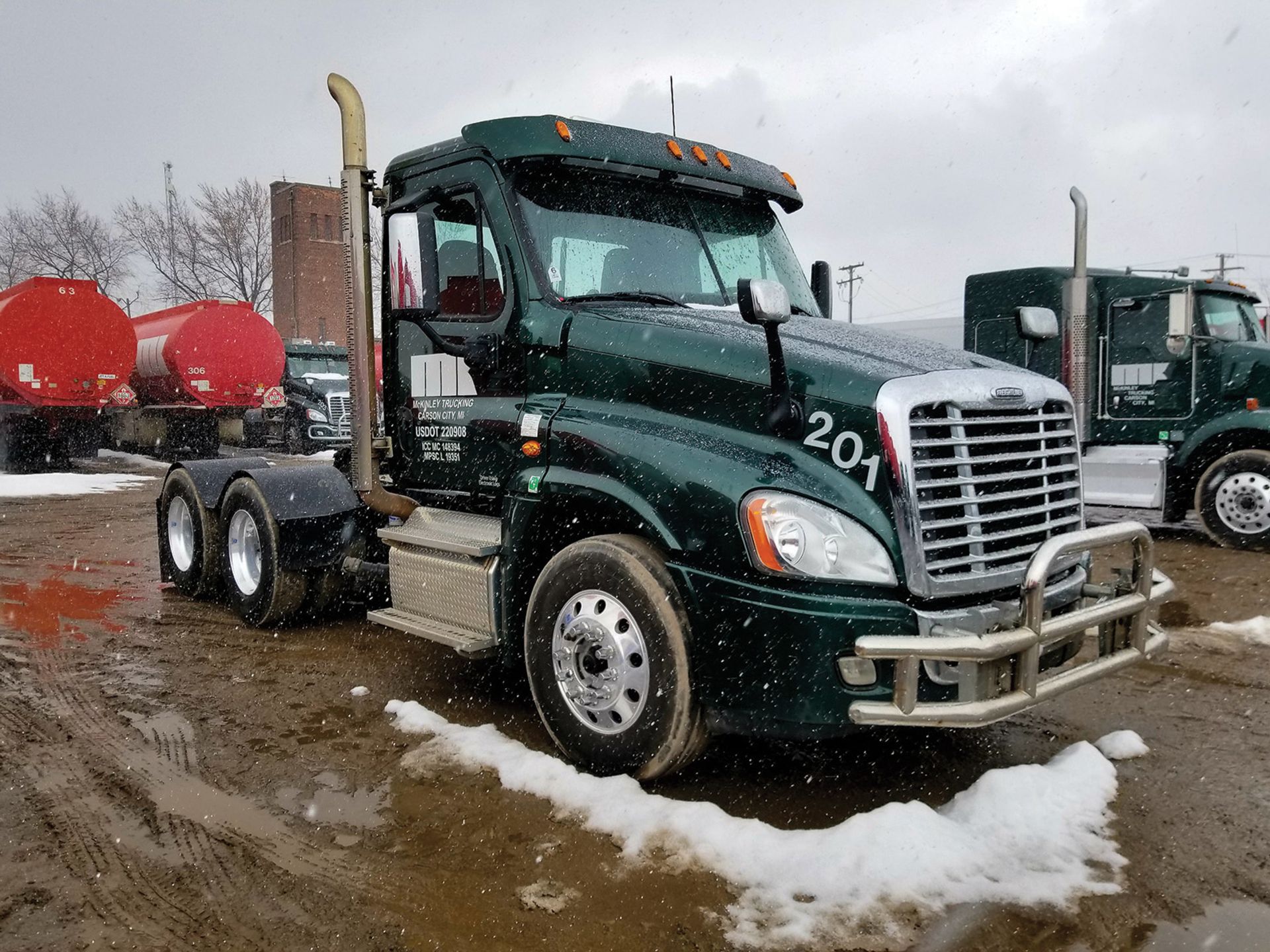 2015 FREIGHTLINER CASCADIA T/A TRUCK TRACTOR, DAY CAB, VIN 3AKJGED51FSGM1605, 265,925 MILES, EATON - Image 2 of 7
