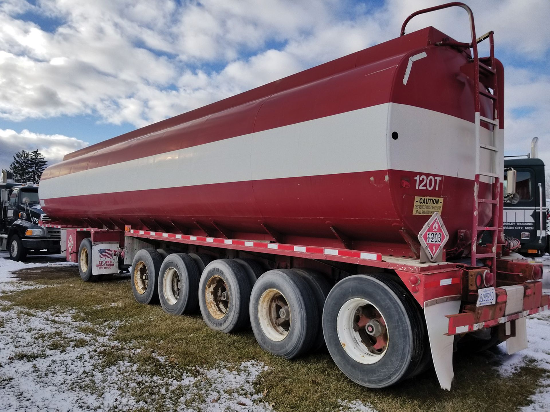 1990 HEIL 6-AXLE TANKER TRAILER, 13,400 GALLON CAPACITY, 5 COMPARTMENT, MC 306, VIN - Image 6 of 9