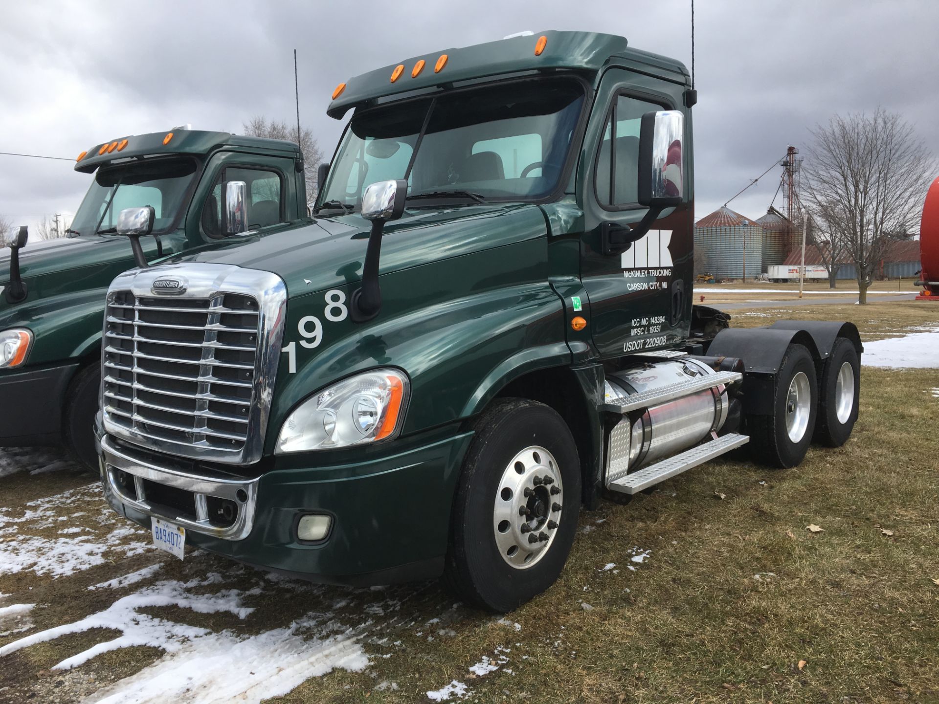 2013 FREIGHTLINER CASCADIA T/A TRUCK TRACTOR, DAY CAB, VIN 3AKJGEDRXDSFF9450, 399,428 MILES, EATON