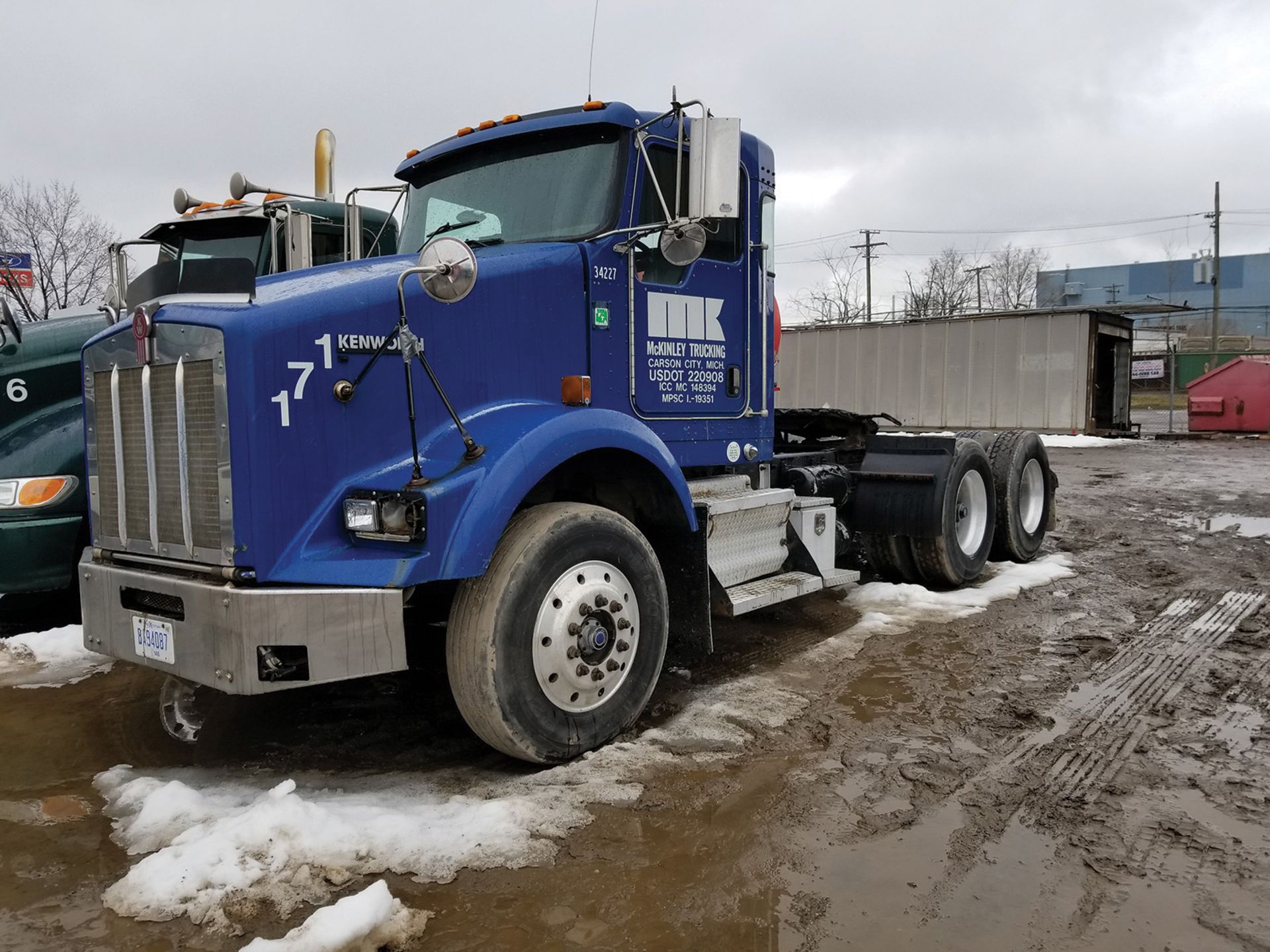 2006 KENWORTH T800 T/A TRUCK TRACTOR, DAY CAB, VIN 1XKDD49X86J126854, 468,550 MILES, EATON 10-