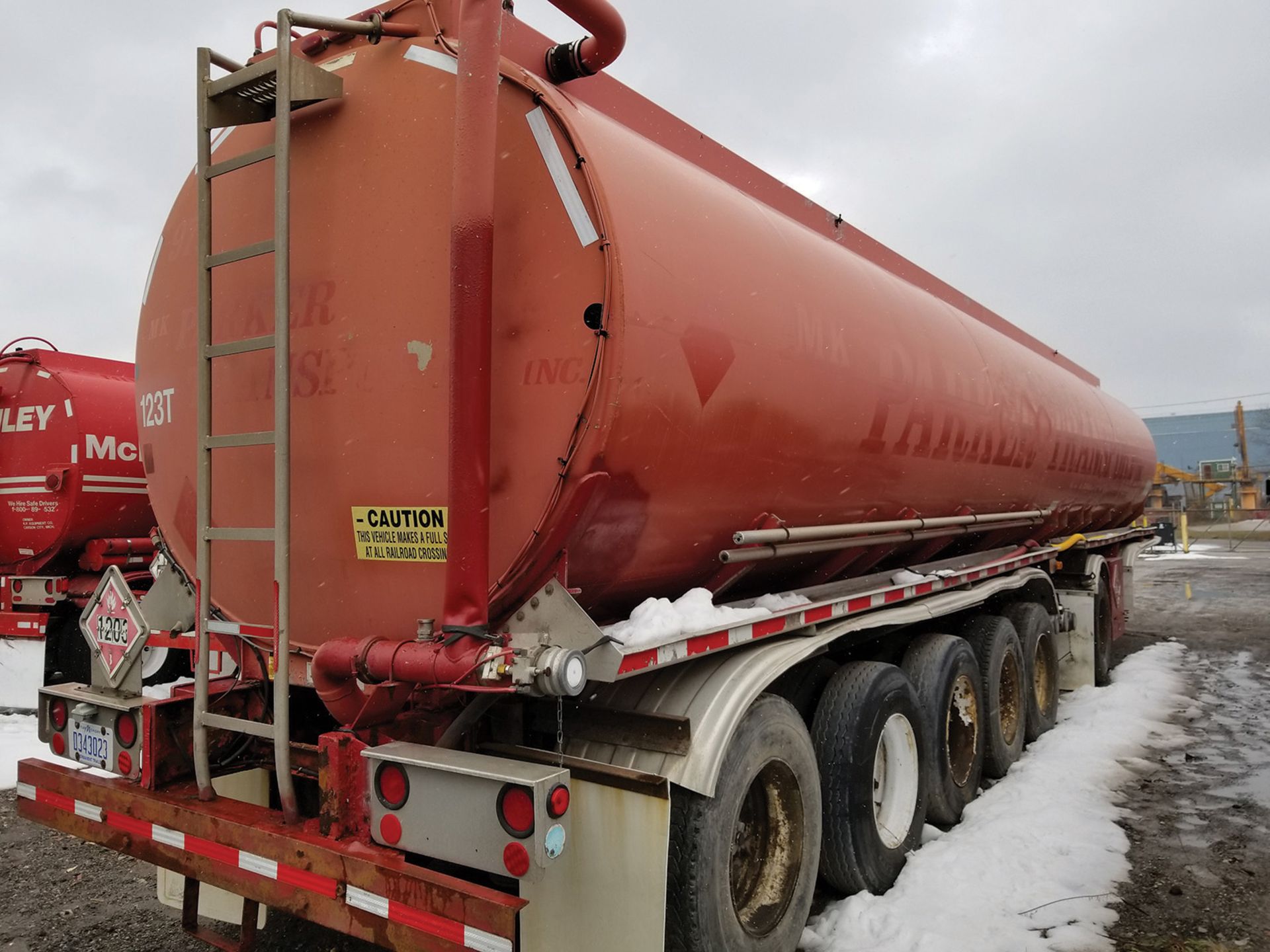 1997 FRUEHAUF 6-AXLE TANKER TRAILER, 13,400 GALLON CAPACITY, 5 COMPARTMENT, DOT 306, VIN - Image 6 of 9