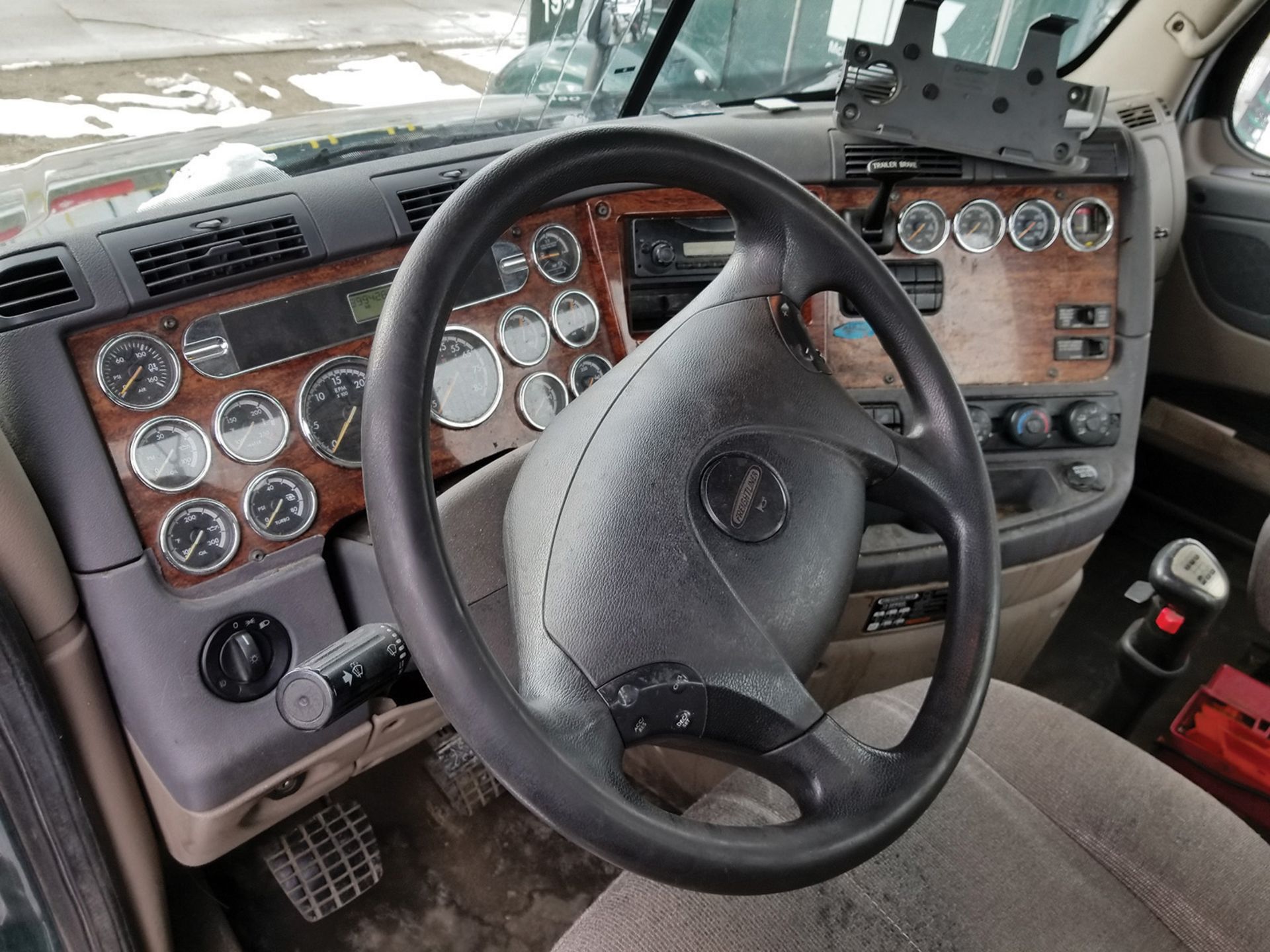 2013 FREIGHTLINER CASCADIA T/A TRUCK TRACTOR, DAY CAB, VIN 3AKJGEDRXDSFF9450, 399,428 MILES, EATON - Image 8 of 9