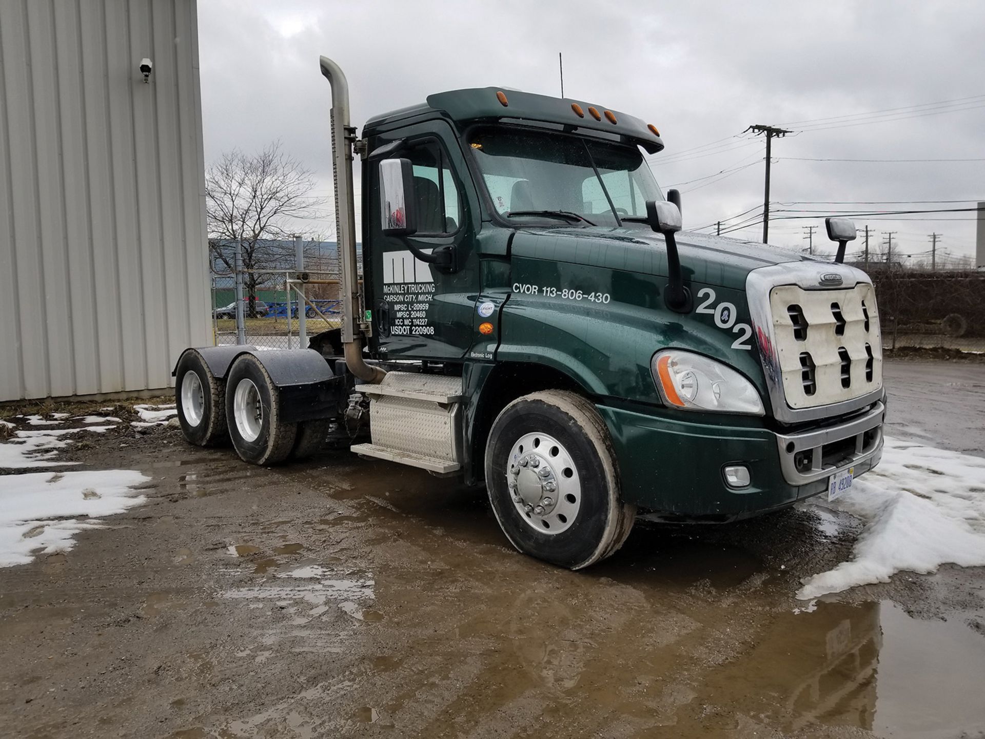 2016 FREIGHTLINER CASCADIA T/A TRUCK TRACTOR, DAY CAB, VIN 3AKJGED55GSHA5254, 190,585 MILES, EATON - Image 6 of 10