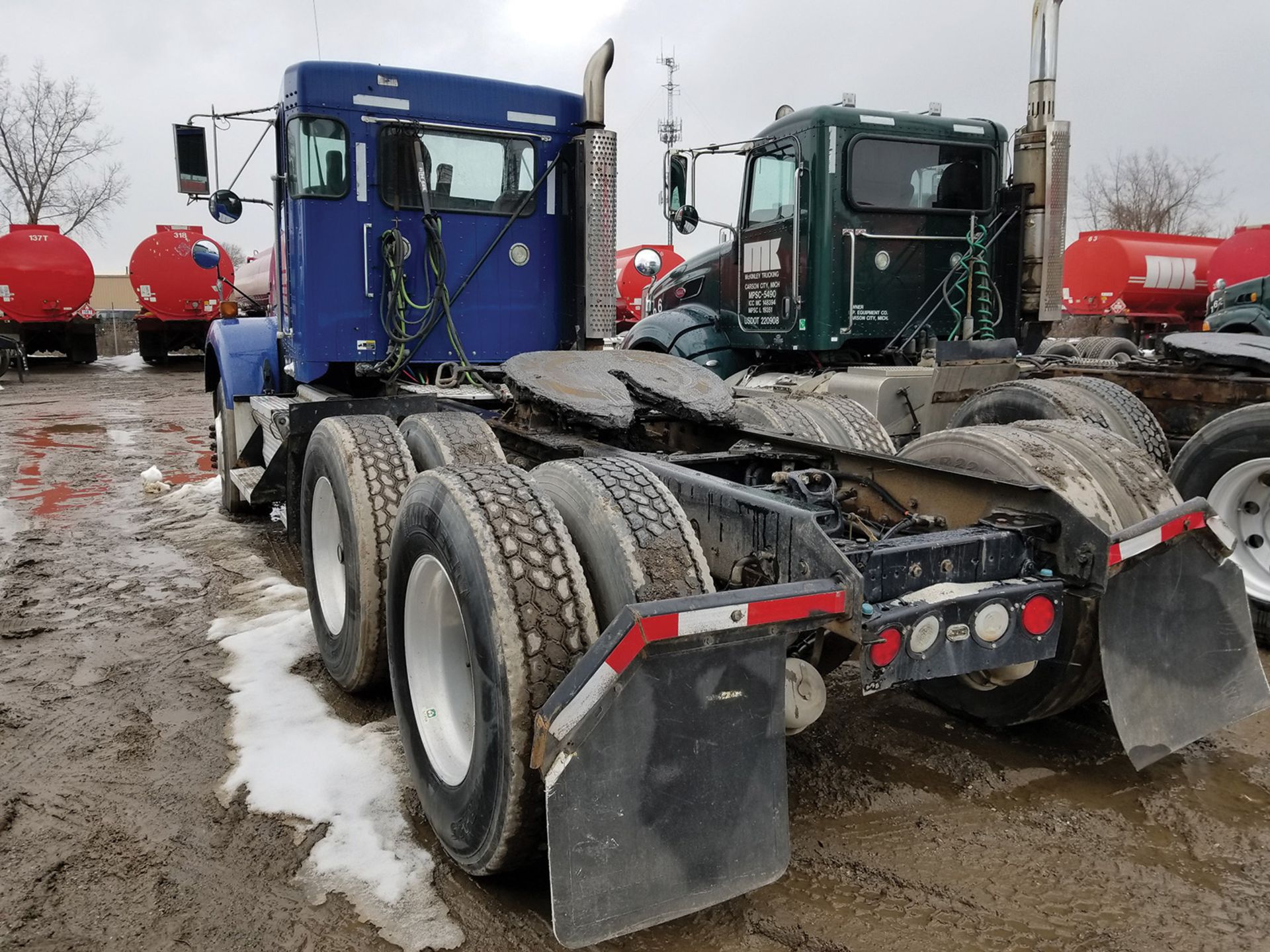 2006 KENWORTH T800 T/A TRUCK TRACTOR, DAY CAB, VIN 1XKDD49X86J126854, 468,550 MILES, EATON 10- - Image 4 of 7