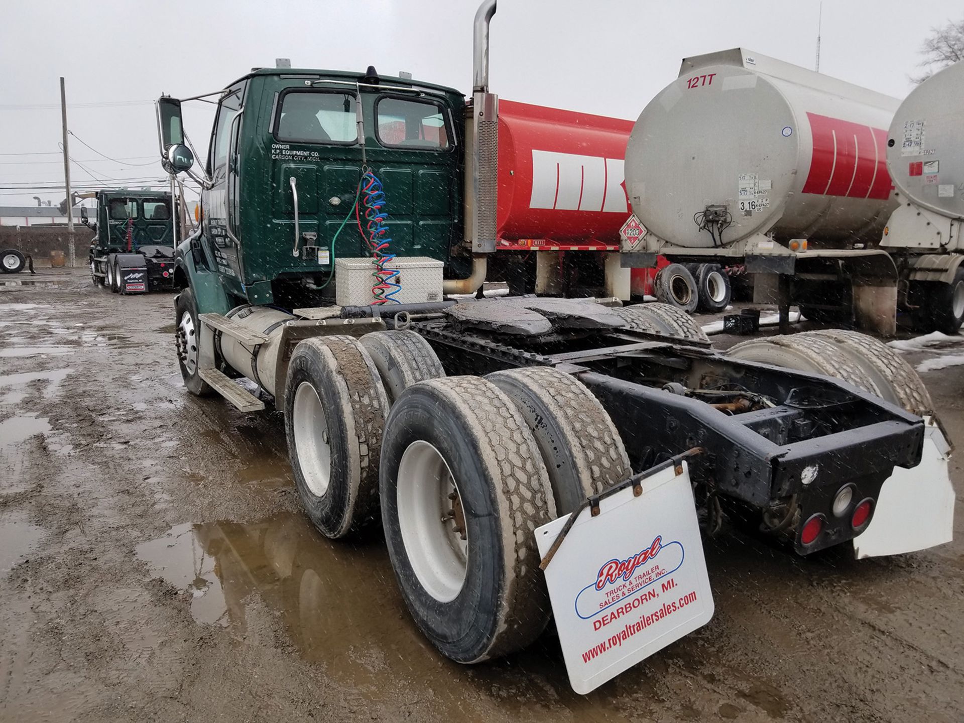 2009 STERLING LC GLIDER T/A TRUCK TRACTOR, DAY CAB, VIN 2FZXCNCK09AAH2576, 163,600 MILES, EATON - Image 4 of 6