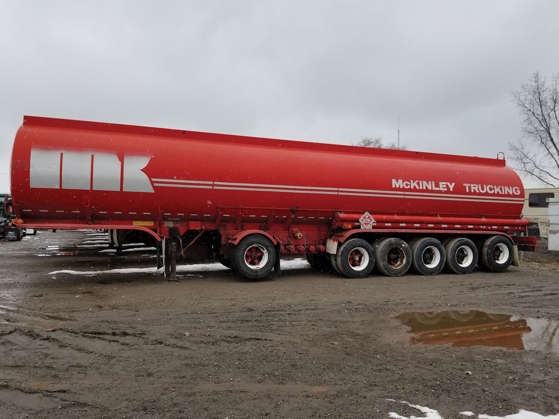 1991 FRUEHAUF 6-AXLE TANKER TRAILER, 13,400 GALLON CAPACITY, 5 COMPARTMENT, DOT 406, VIN - Image 3 of 9