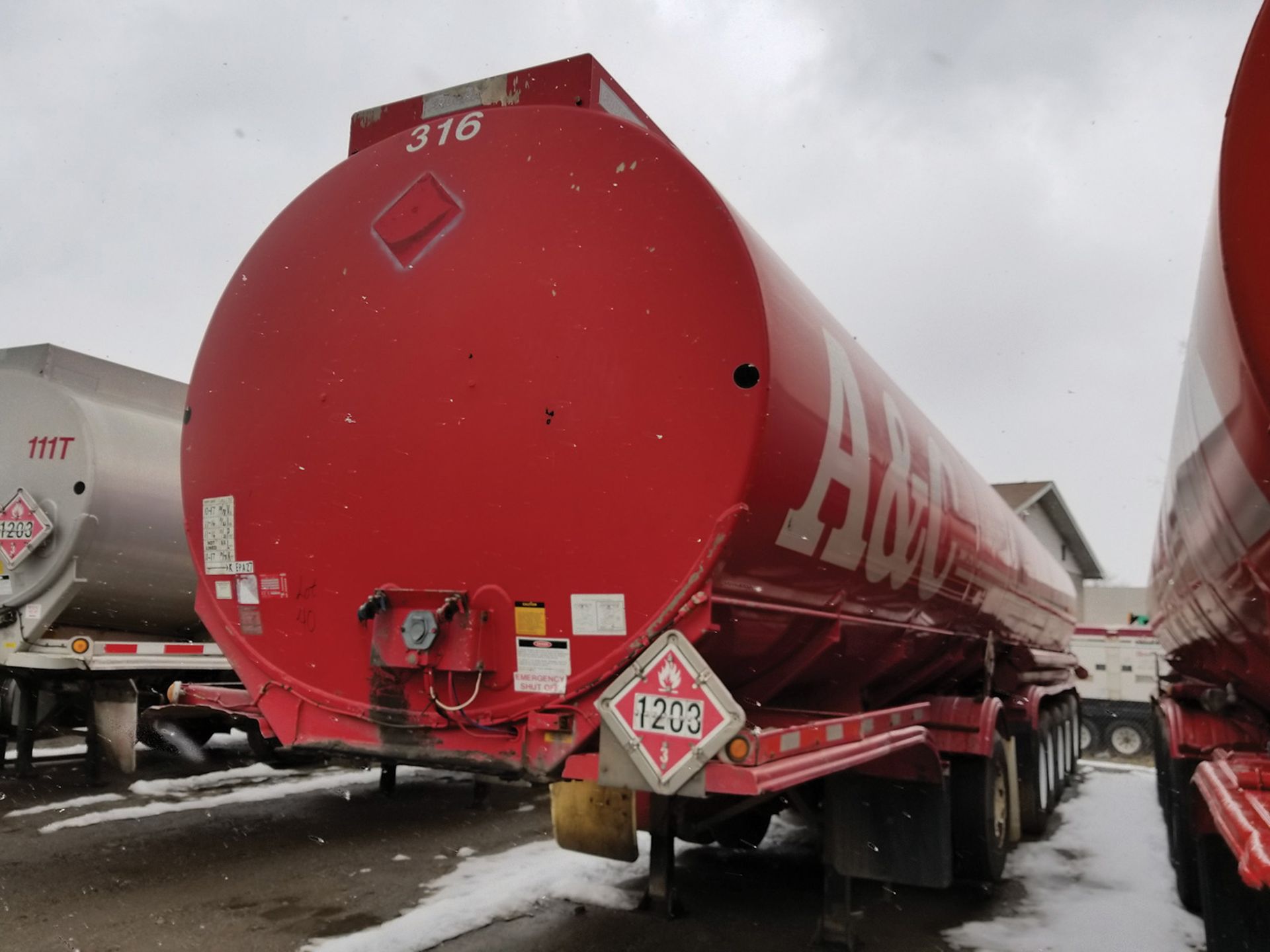 1996 FRUEHAUF 6-AXLE TANKER TRAILER, 13,800 GALLON CAPACITY, 5 COMPARTMENT, DOT 406, VIN - Image 2 of 8