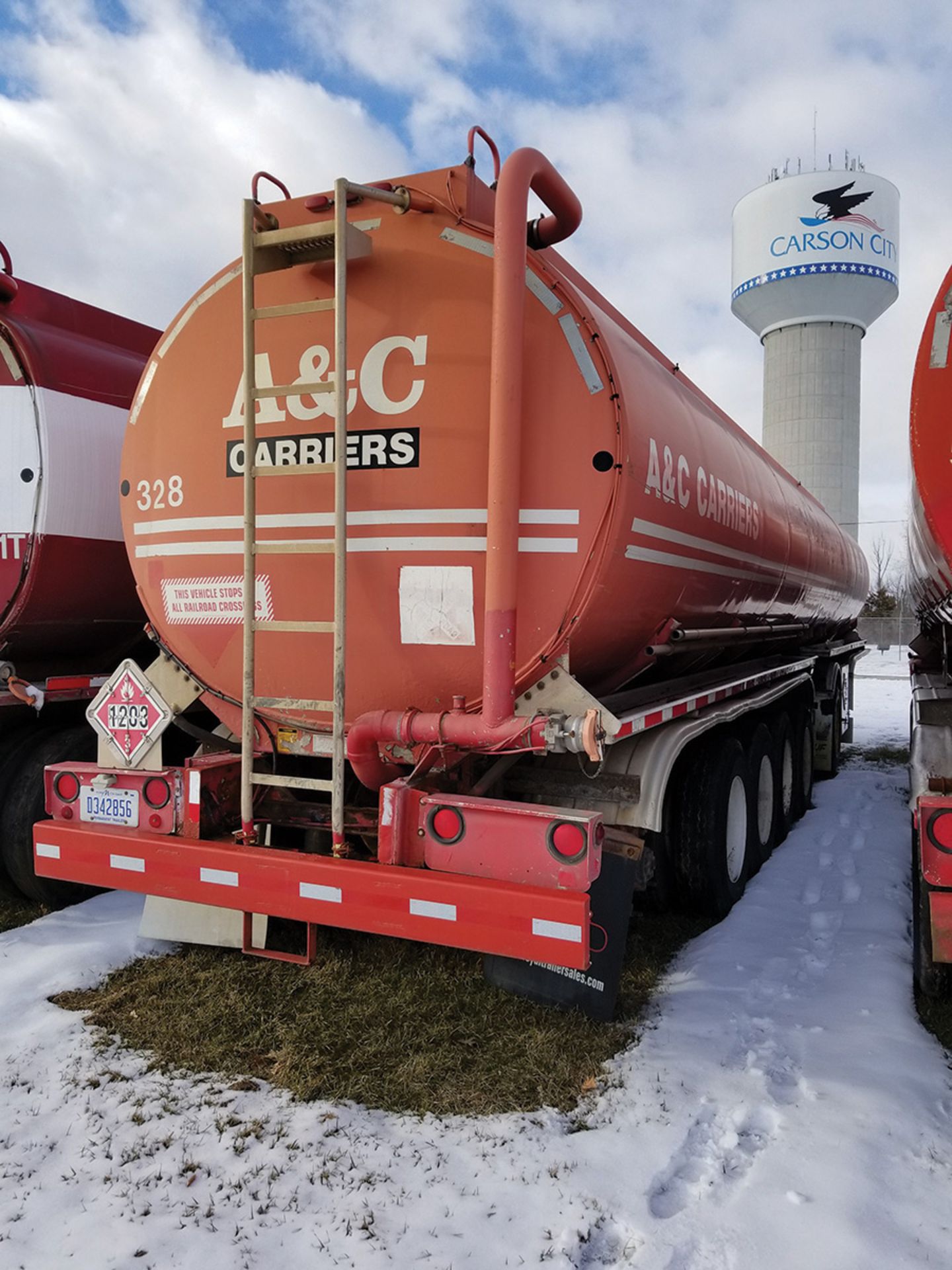 1997 FRUEHAUF 6-AXLE TANKER TRAILER, 13,400 GALLON CAPACITY, 5 COMPARTMENT, DOT 406, VIN - Image 5 of 9