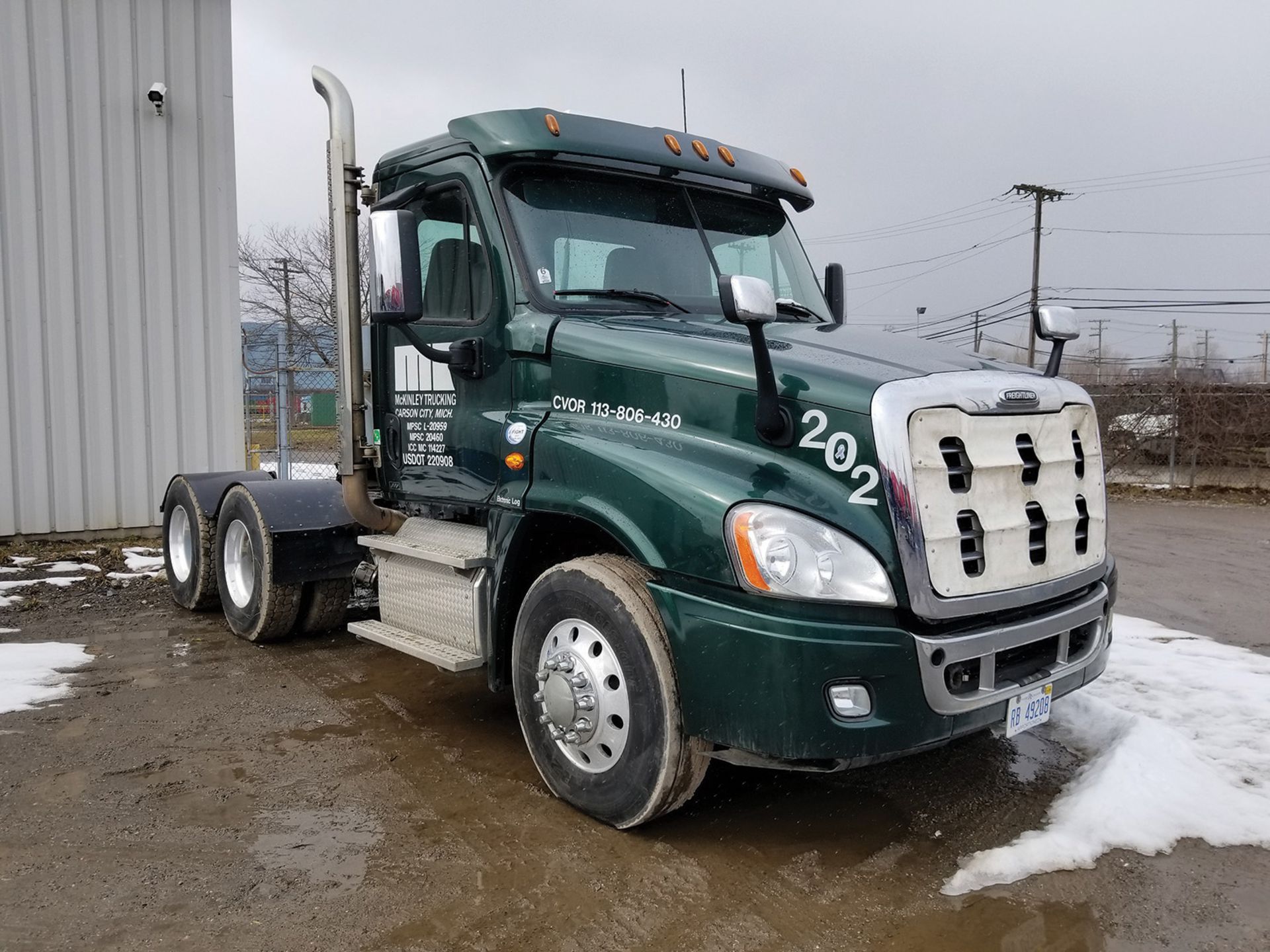 2016 FREIGHTLINER CASCADIA T/A TRUCK TRACTOR, DAY CAB, VIN 3AKJGED55GSHA5254, 190,585 MILES, EATON - Image 4 of 10
