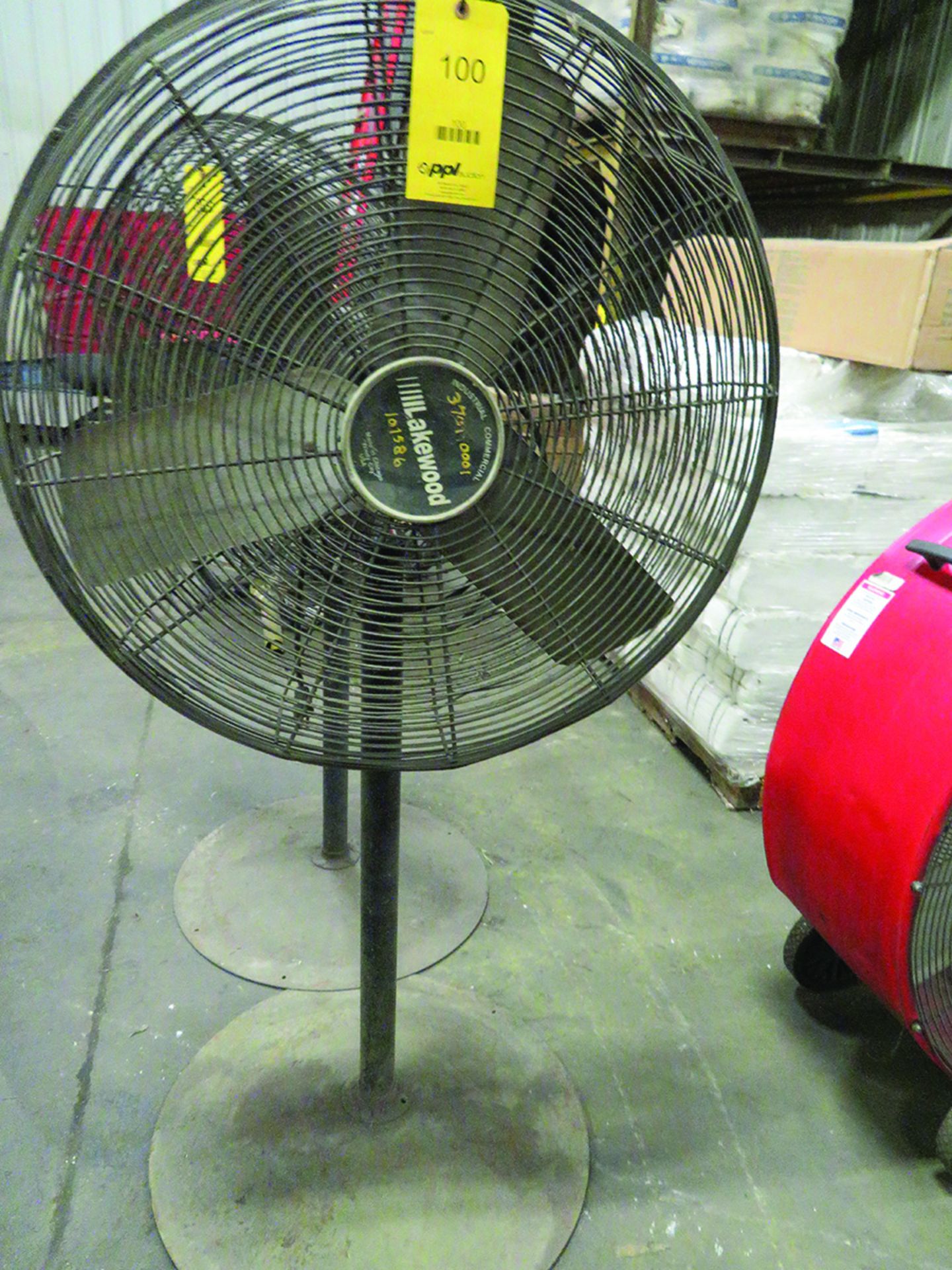 PEDESTAL FAN