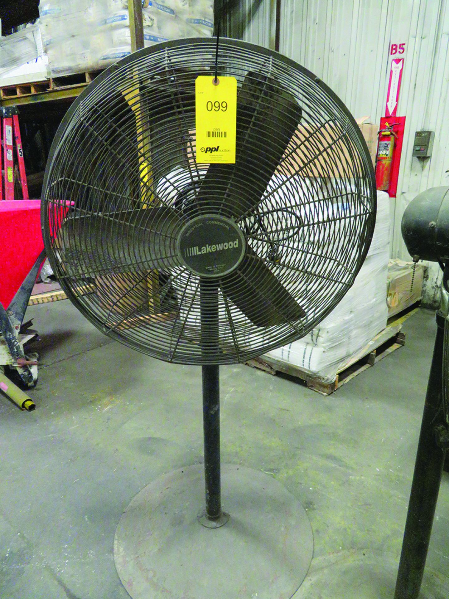 PEDESTAL FAN