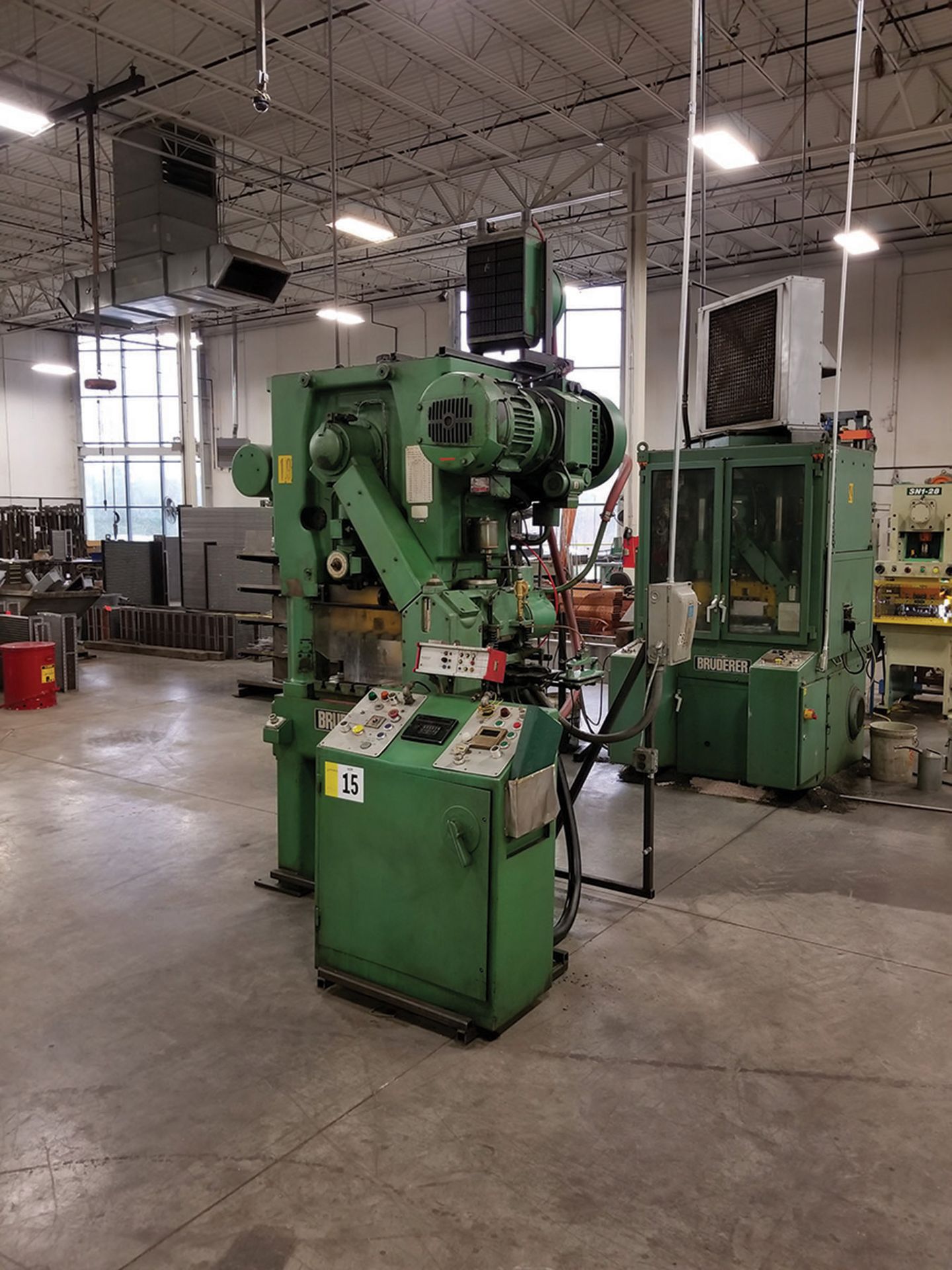 BRUDERER BSTA 25 PUNCH PRESS, MALFUNCTION DETECTOR, 25-HP GE MOTOR, 21 X 21 T-SLOTTED TABLE, 21'`W X - Image 4 of 7