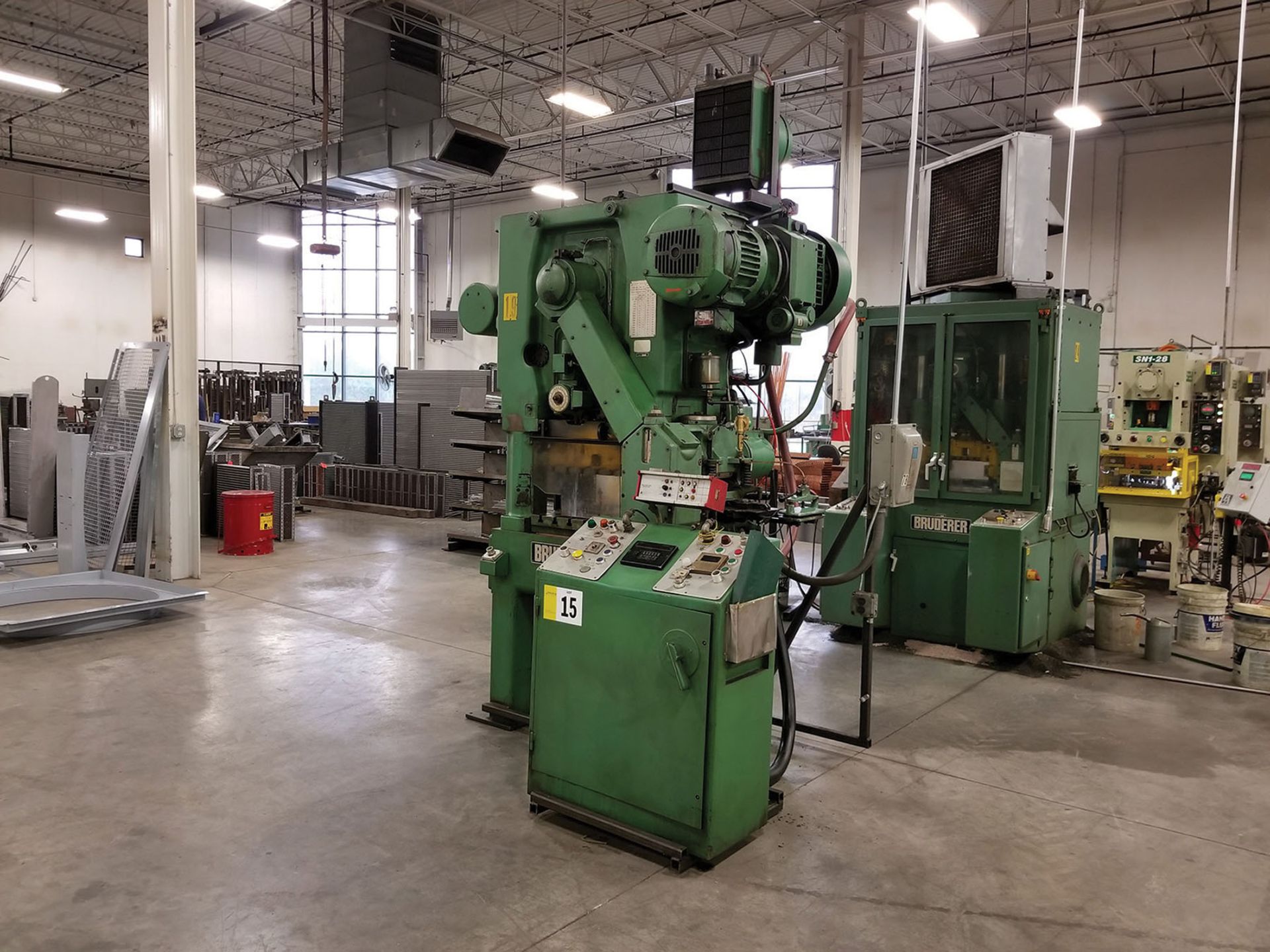 BRUDERER BSTA 25 PUNCH PRESS, MALFUNCTION DETECTOR, 25-HP GE MOTOR, 21 X 21 T-SLOTTED TABLE, 21'`W X - Image 3 of 7