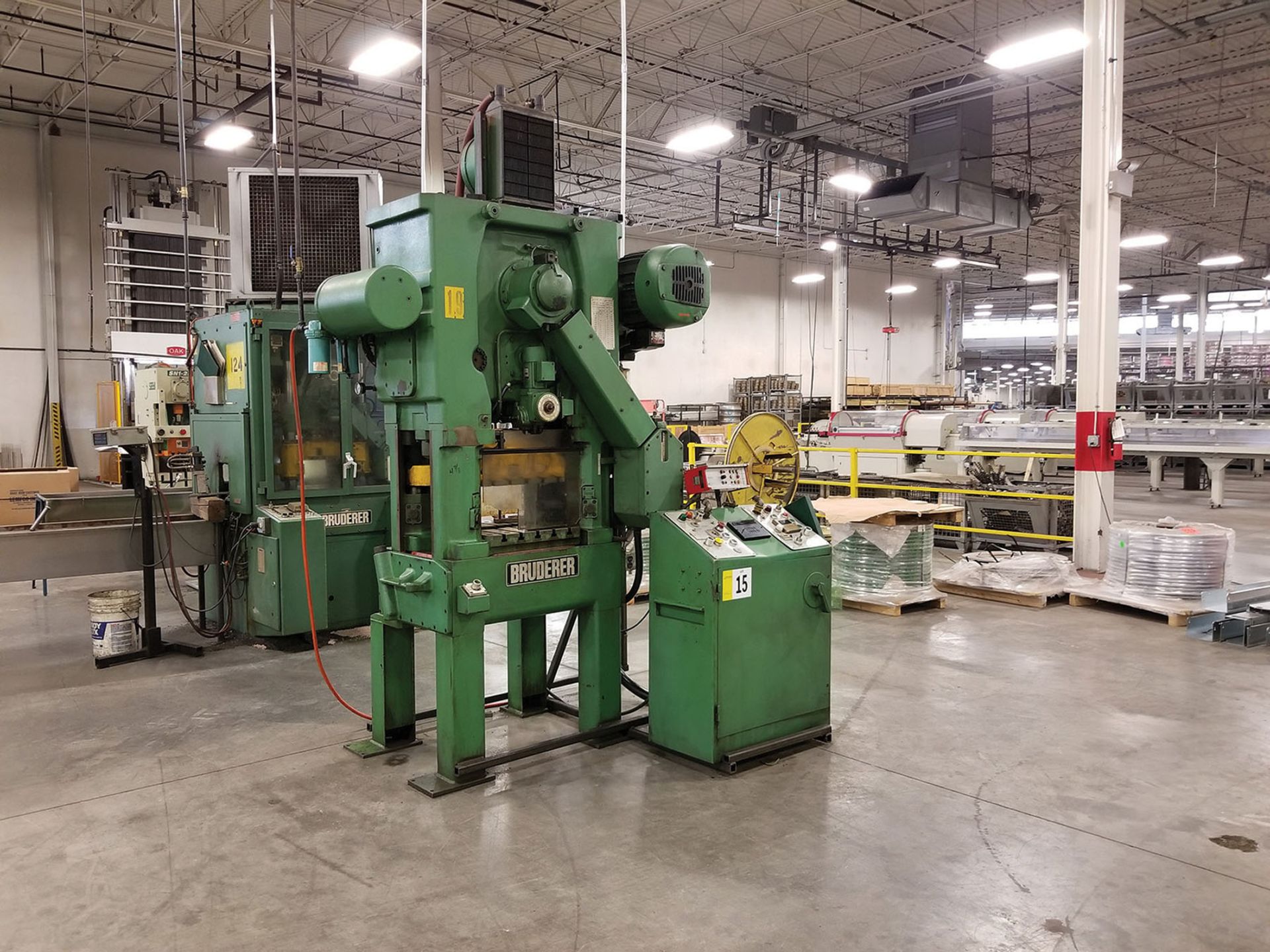 BRUDERER BSTA 25 PUNCH PRESS, MALFUNCTION DETECTOR, 25-HP GE MOTOR, 21 X 21 T-SLOTTED TABLE, 21'`W X - Image 2 of 7