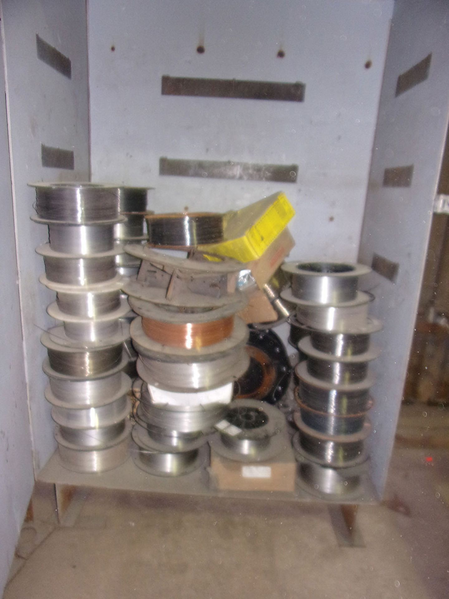 METAL CABINET WITH REEL WELDING WIRE
